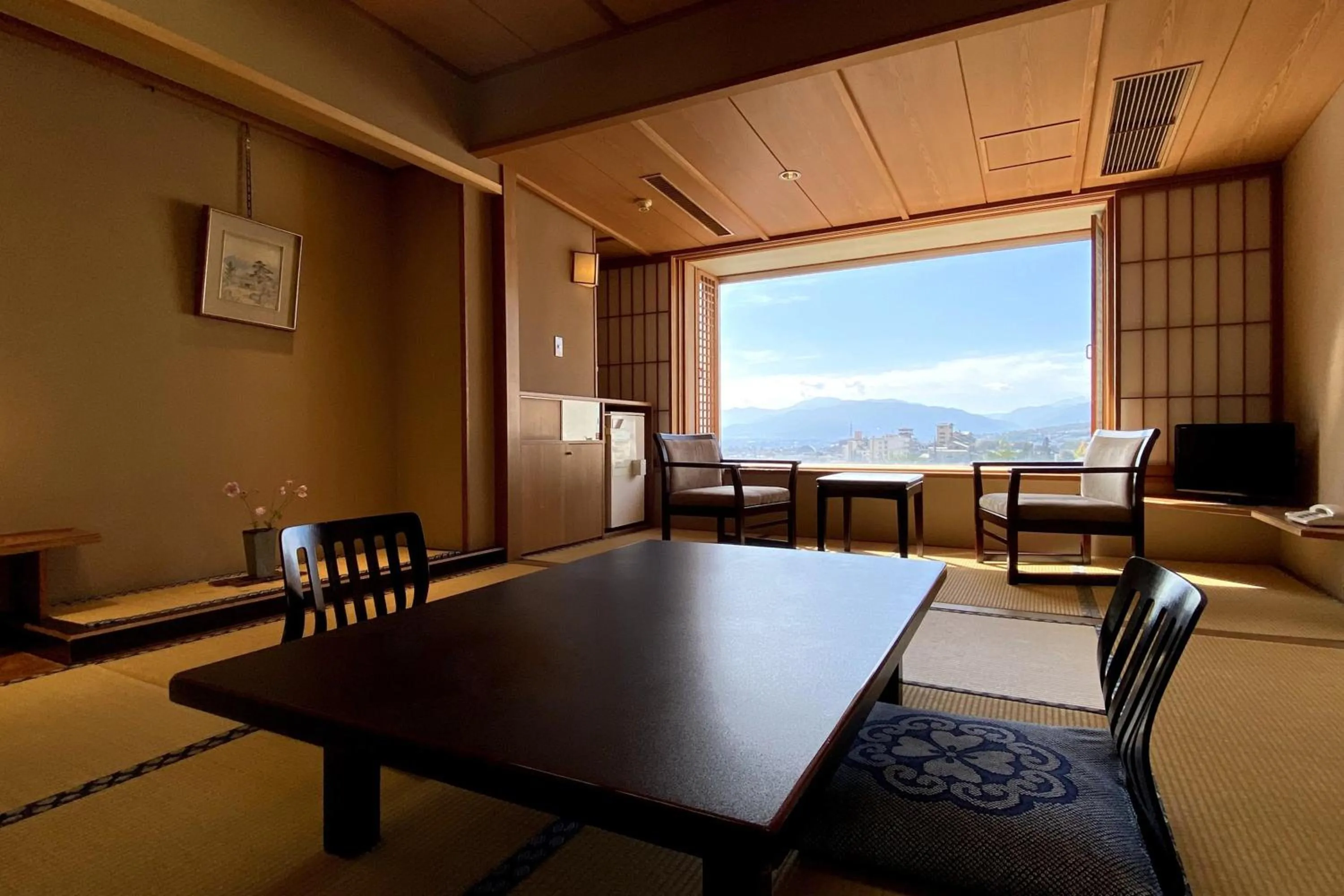 Photo of the whole room in Nishiki-no-Yu Jimotoya