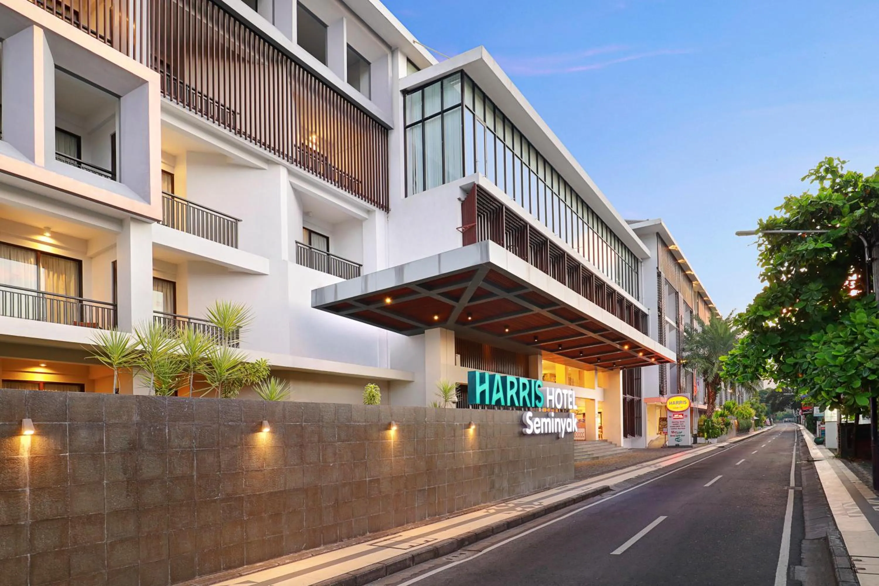 Property building in HARRIS Hotel Seminyak