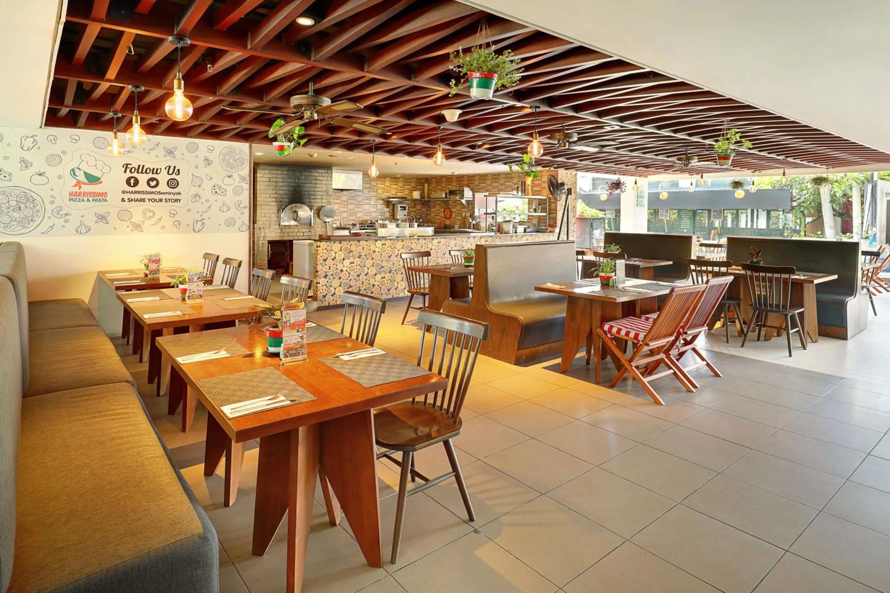 Restaurant/places to eat in HARRIS Hotel Seminyak
