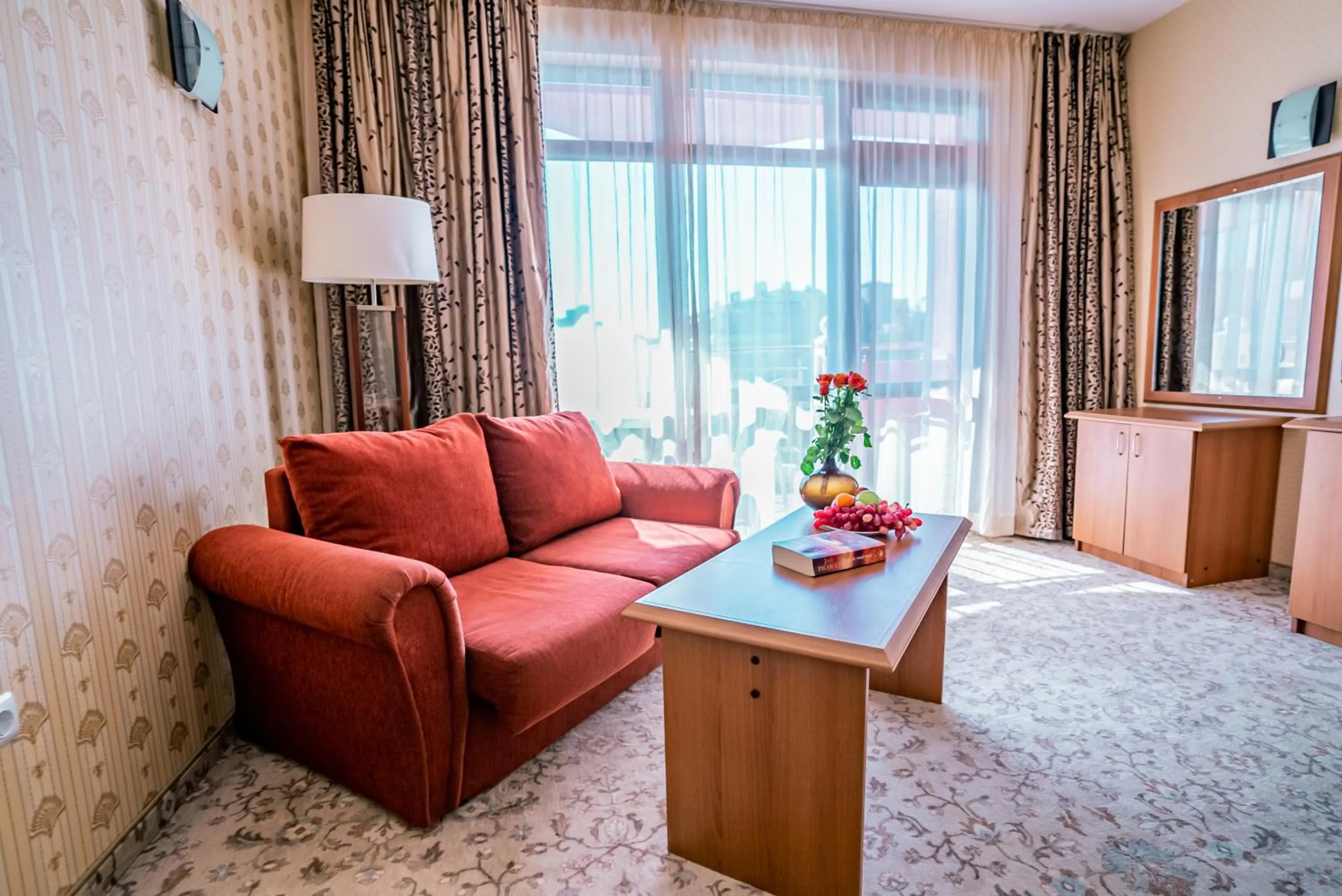 Communal lounge/ TV room in Izola Paradise Hotel - All Inclusive