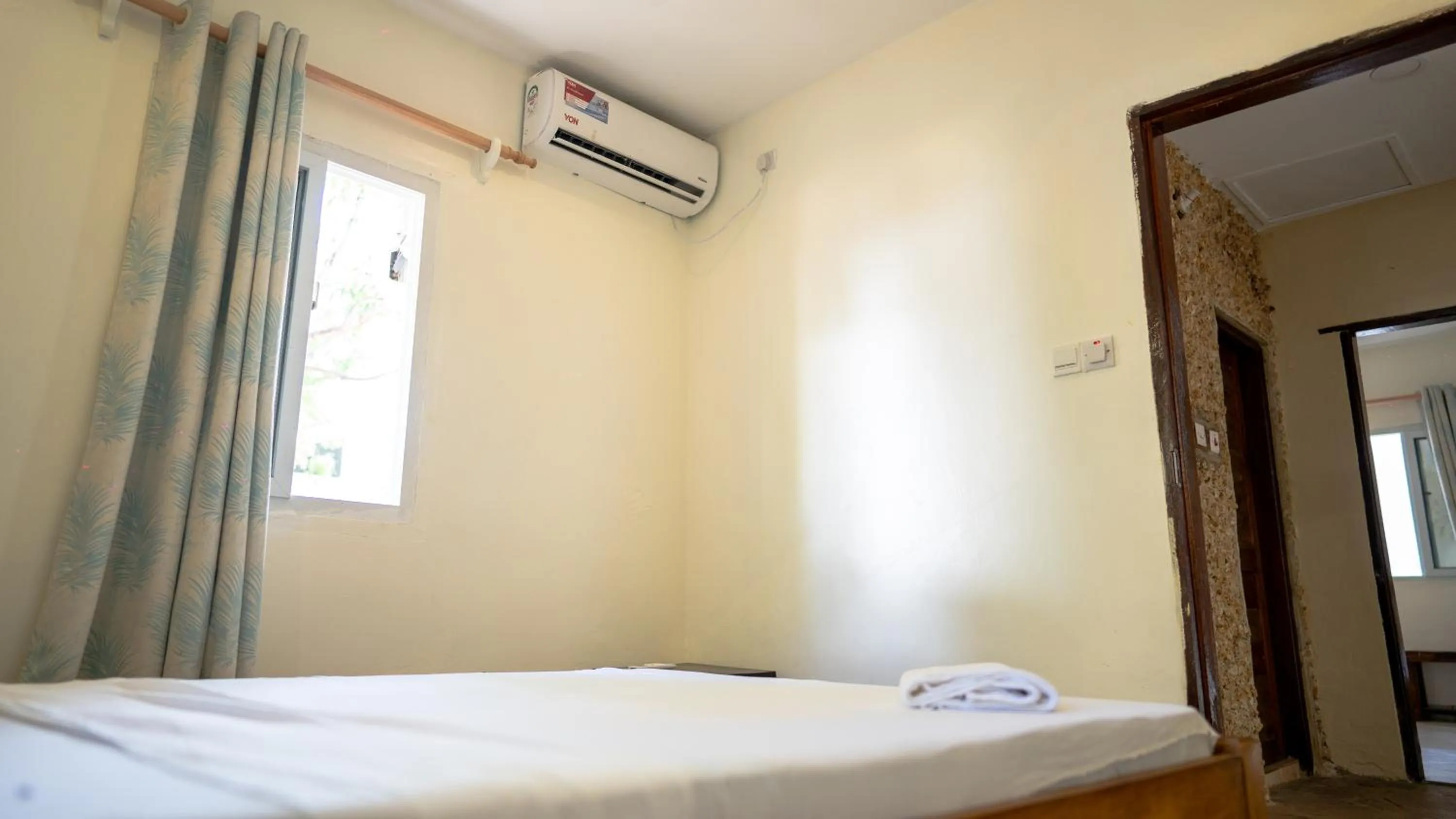 air conditioner, Bed in Tulia House Backpackers