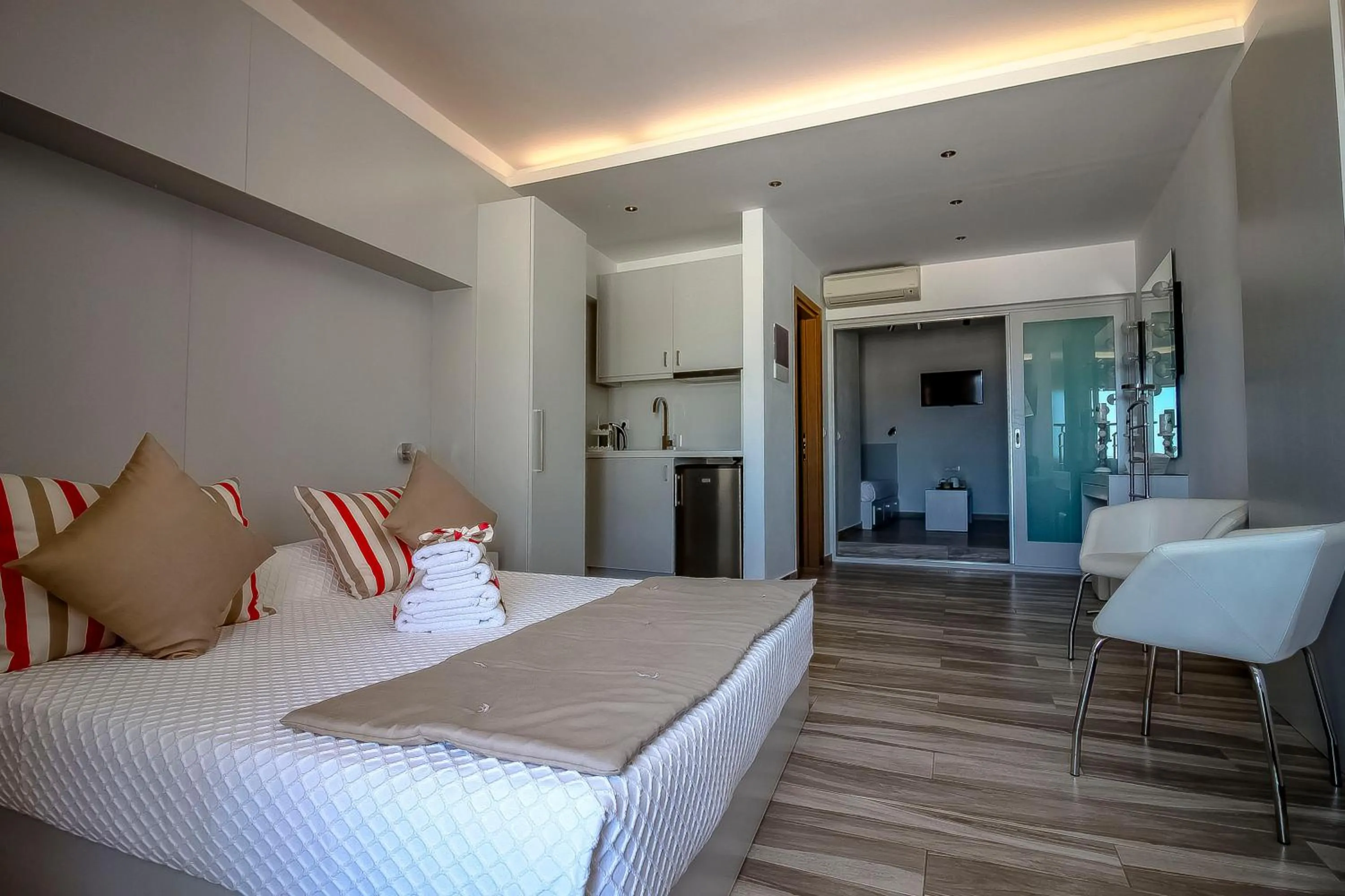 Photo of the whole room, Bed in Lindos Beauty