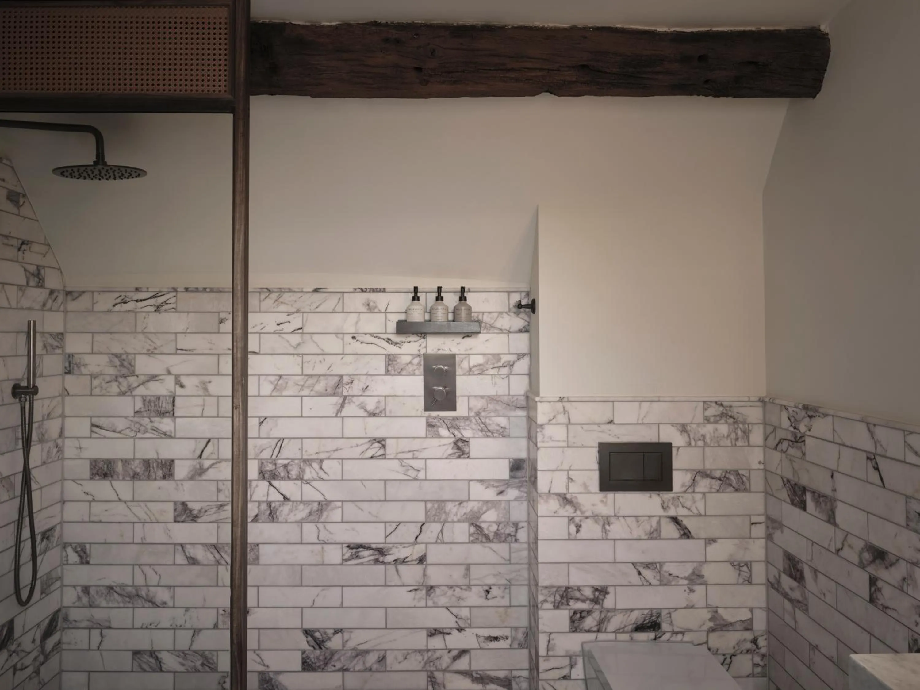 Shower in BULL Burford