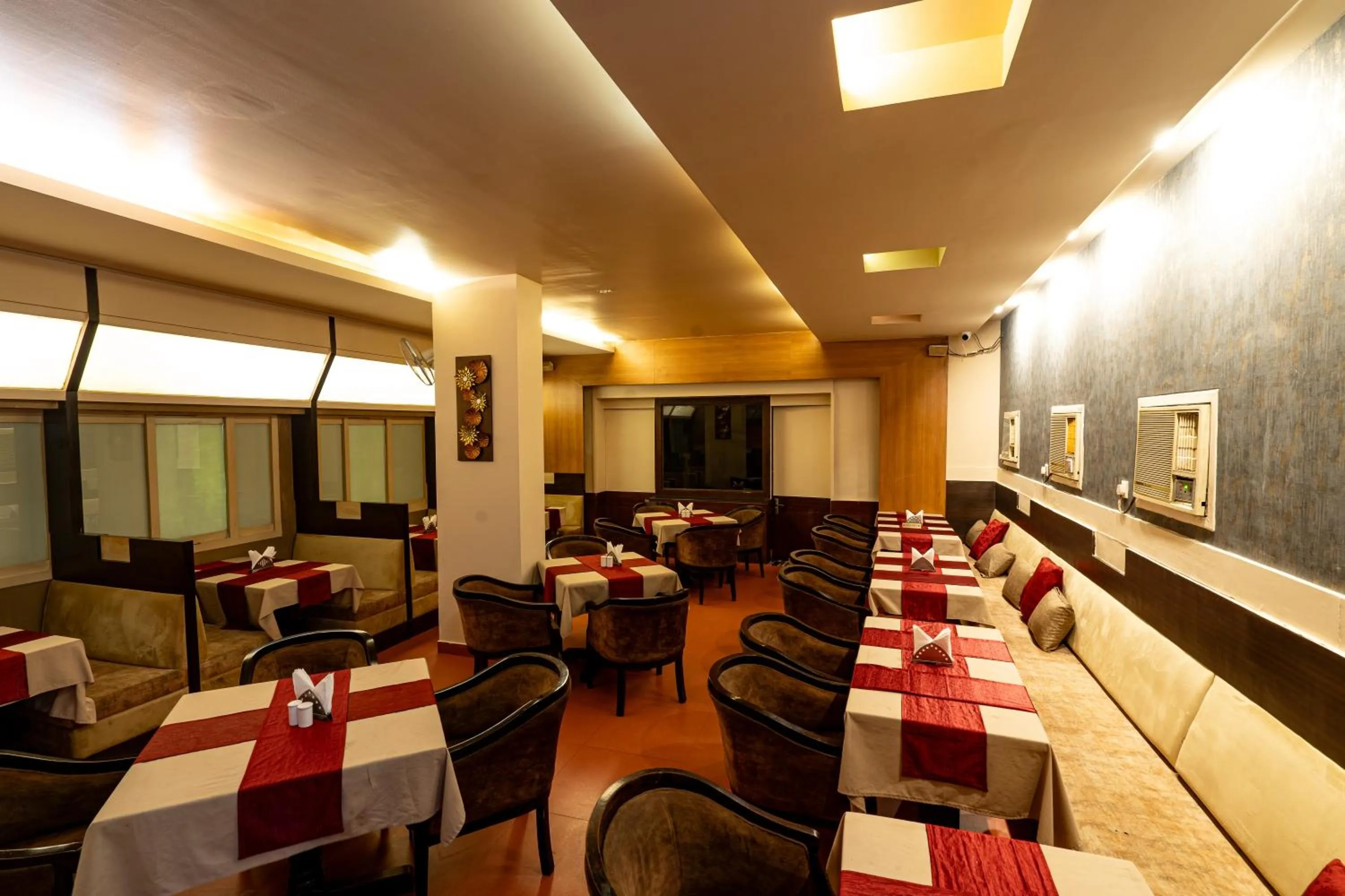 Restaurant/places to eat in Hotel Celebration