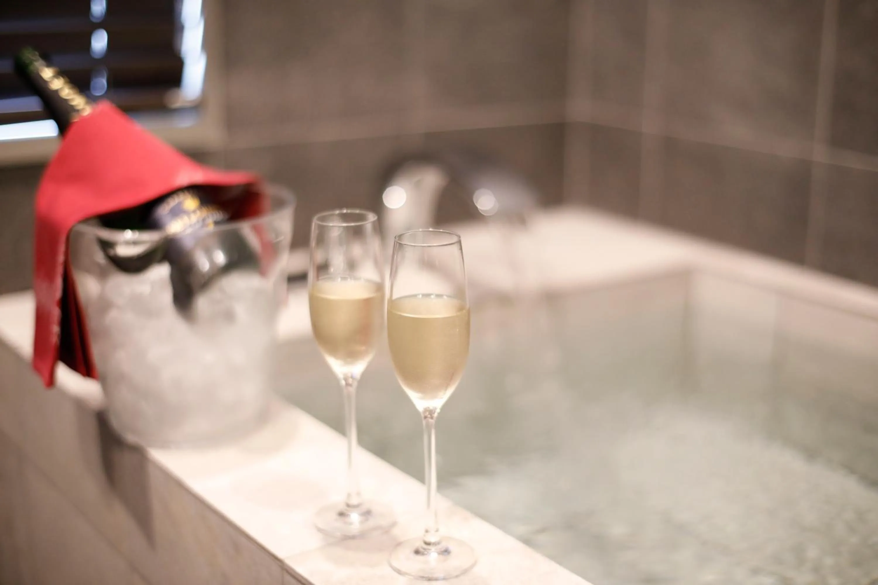 Bath in tokinos