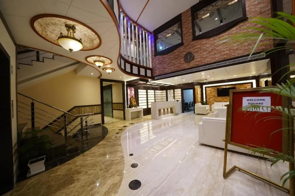 Lobby/Reception in Square Inn Hotel