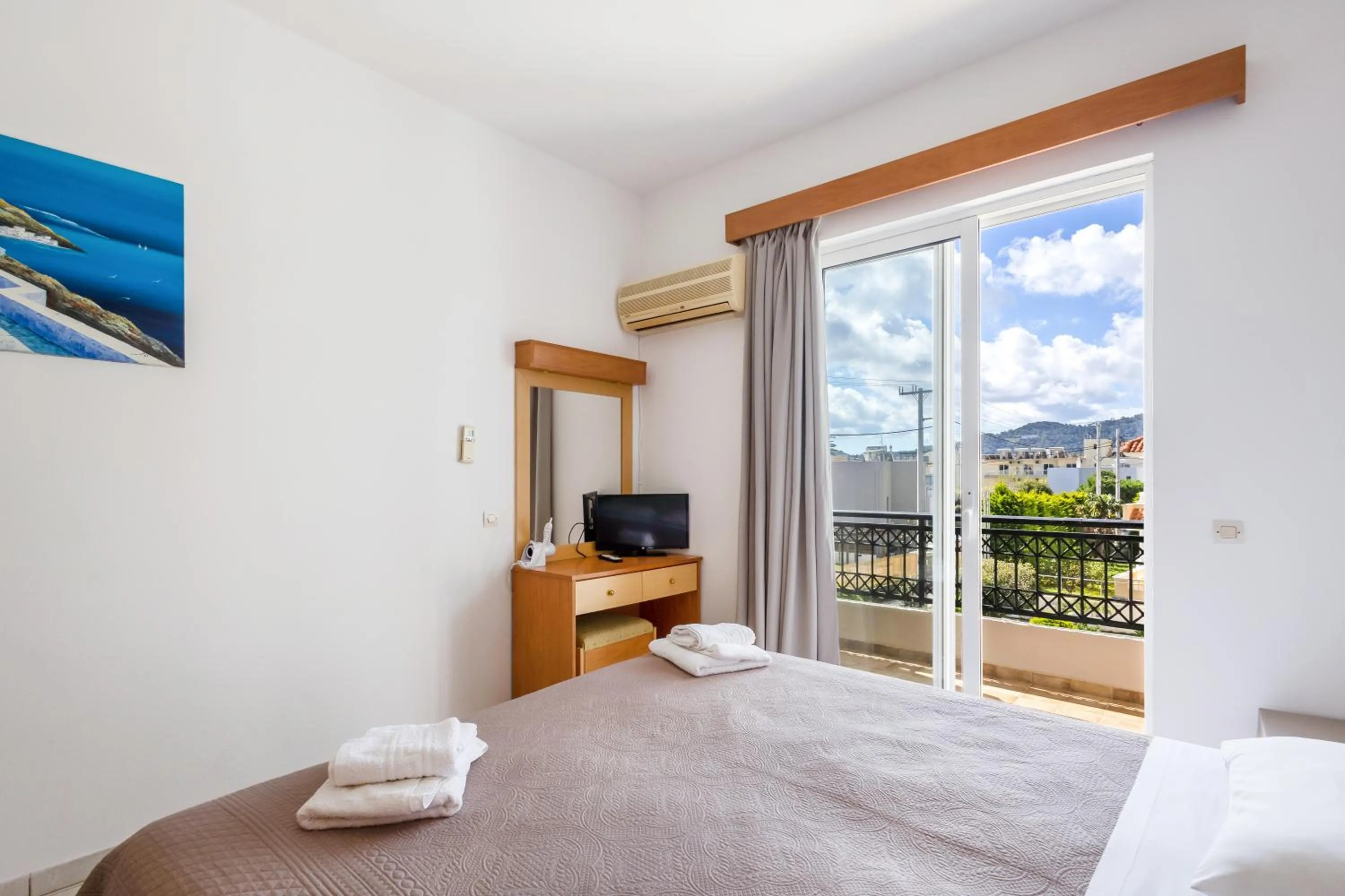 Bed in Johnhara Studios & Apartments