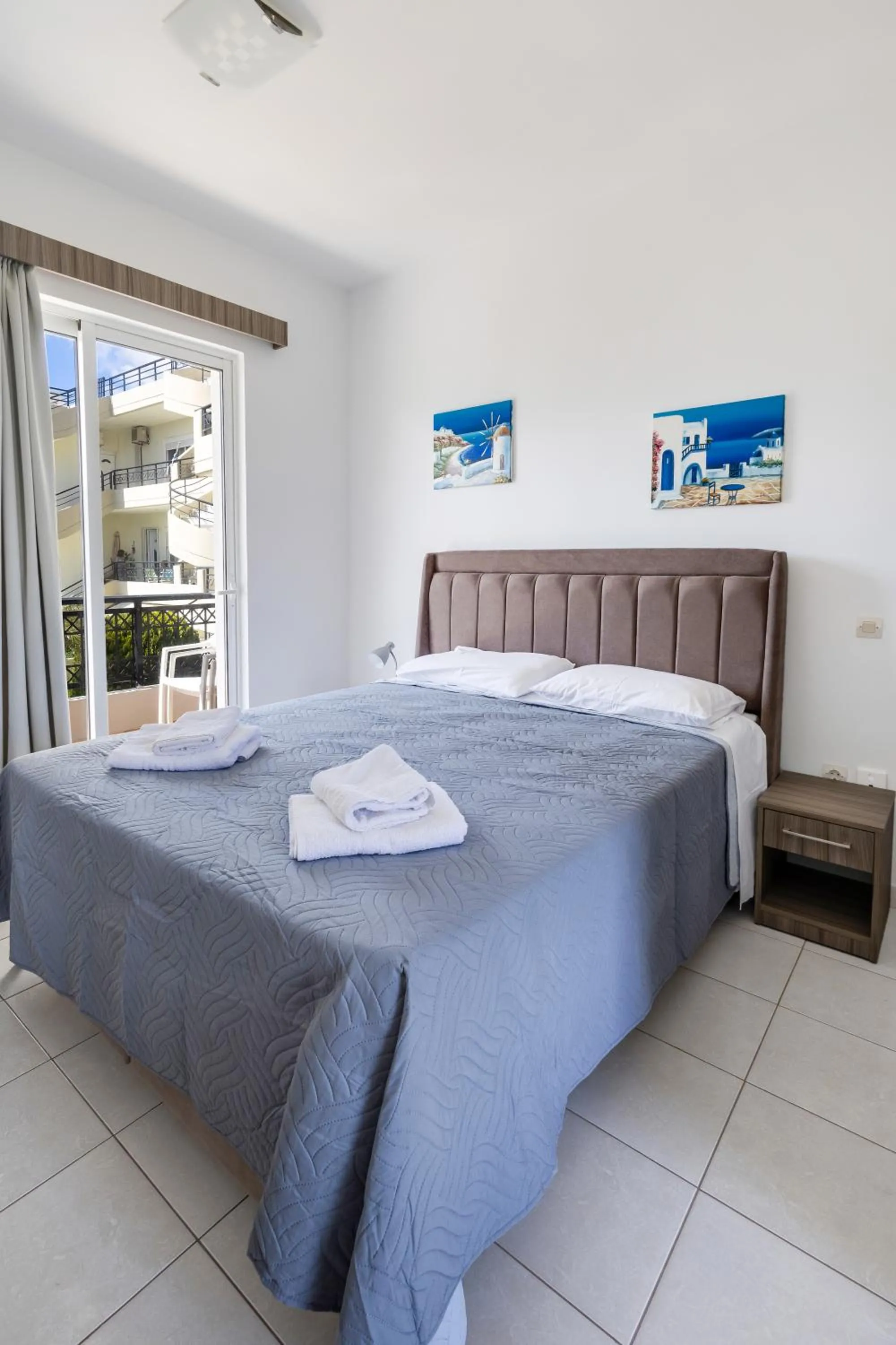 Bed in Johnhara Studios & Apartments