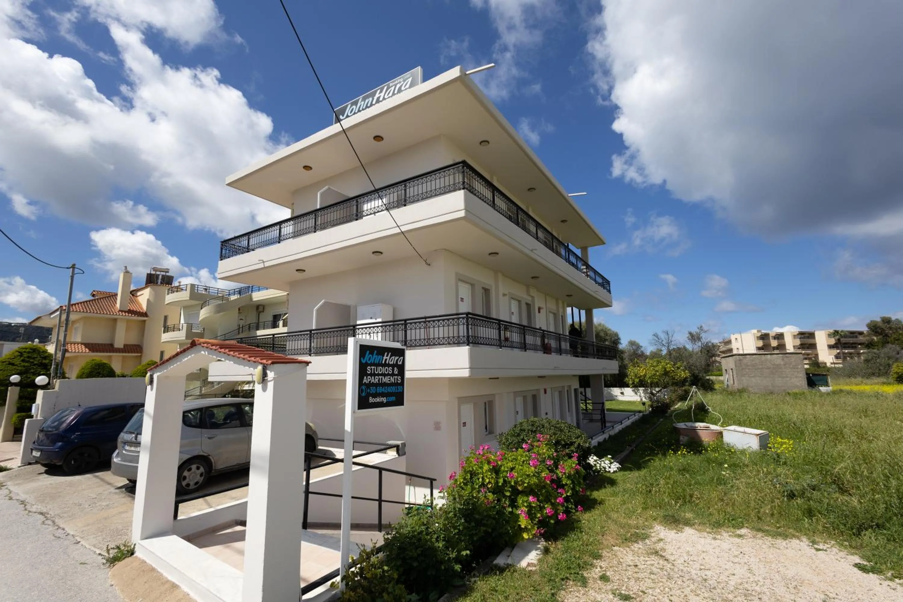 Property building in Johnhara Studios & Apartments