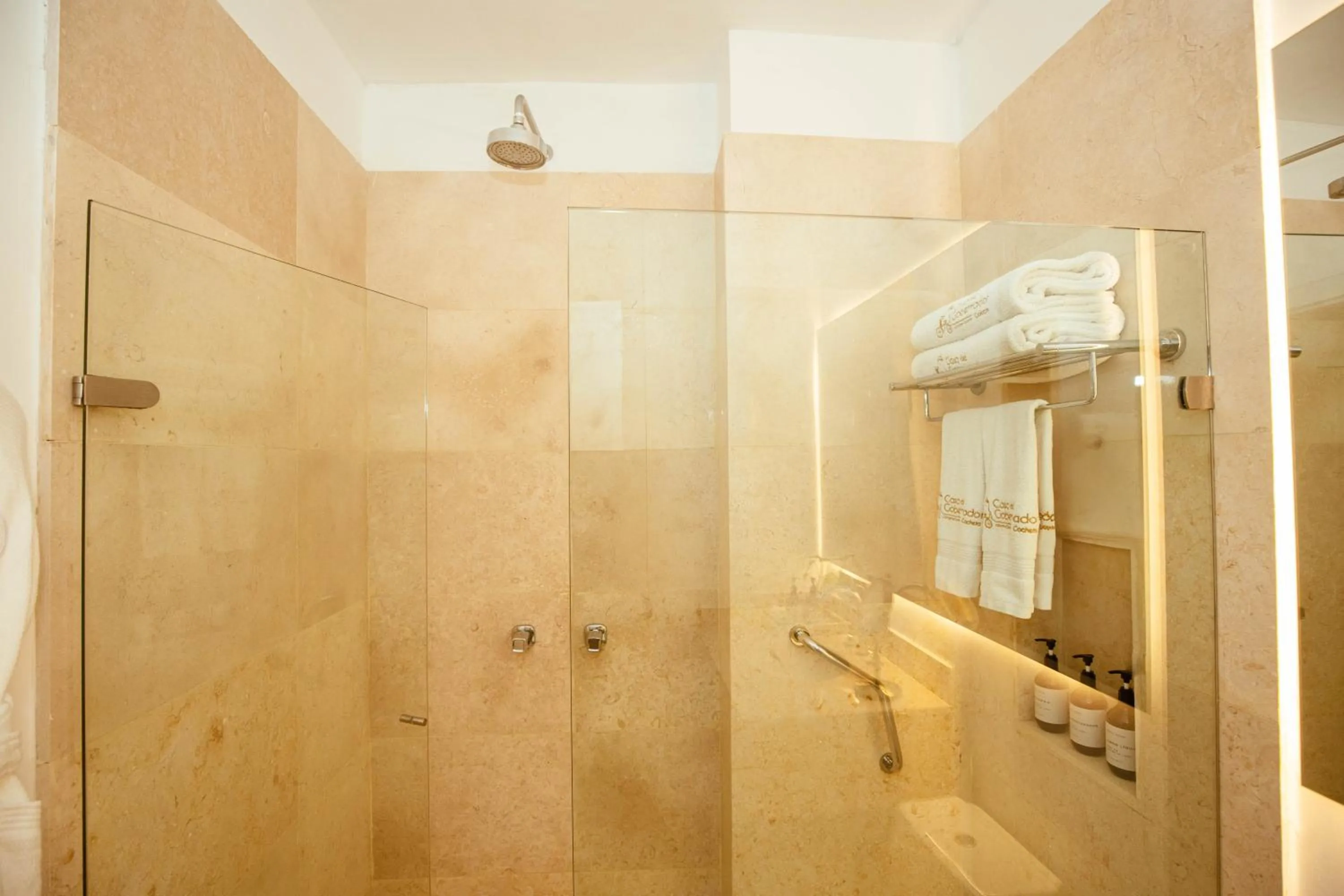 Shower in Hotel Casa del Gobernador