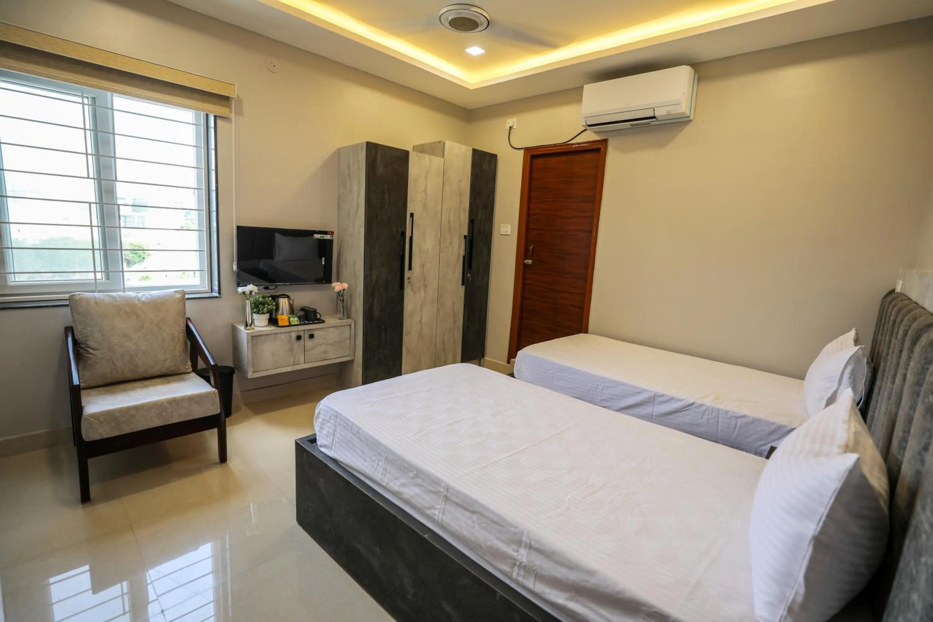 Bed in Hotel Ceasta, Beside US Consulate Hyderabad, Gachibowli