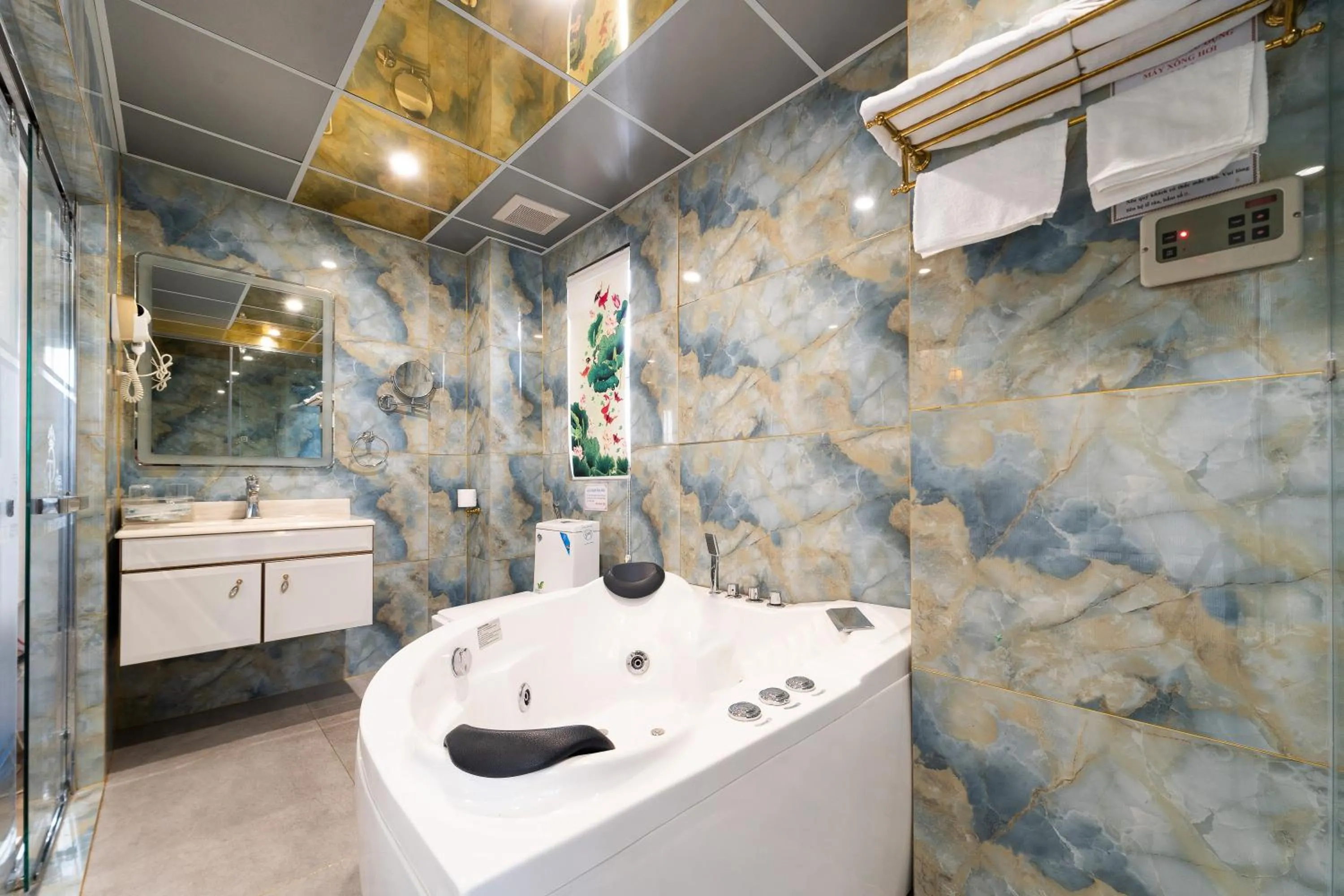 Bathroom in Townhouse Cuong Thanh 3 Hotel