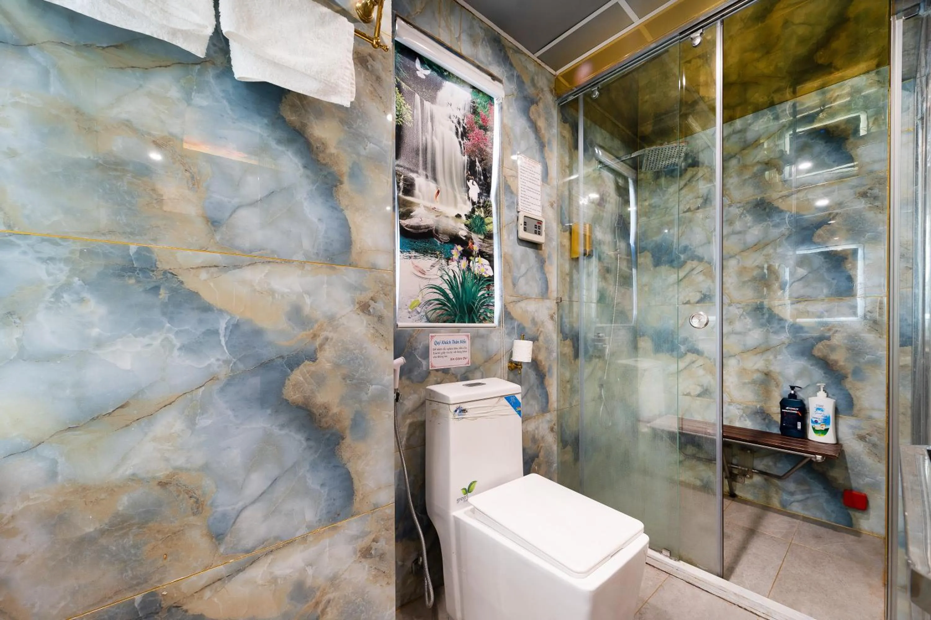 Bathroom in Townhouse Cuong Thanh 3 Hotel