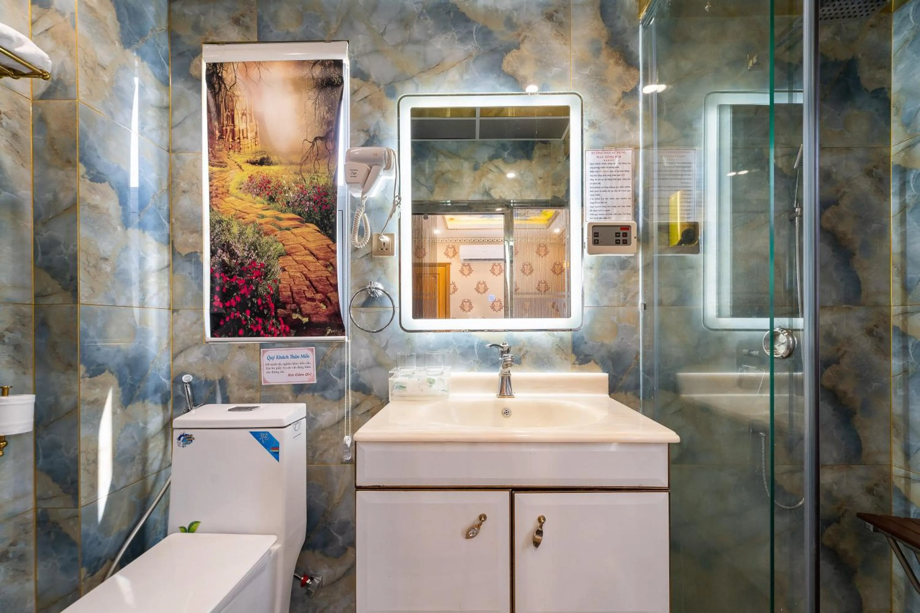 Bathroom in Townhouse Cuong Thanh 3 Hotel