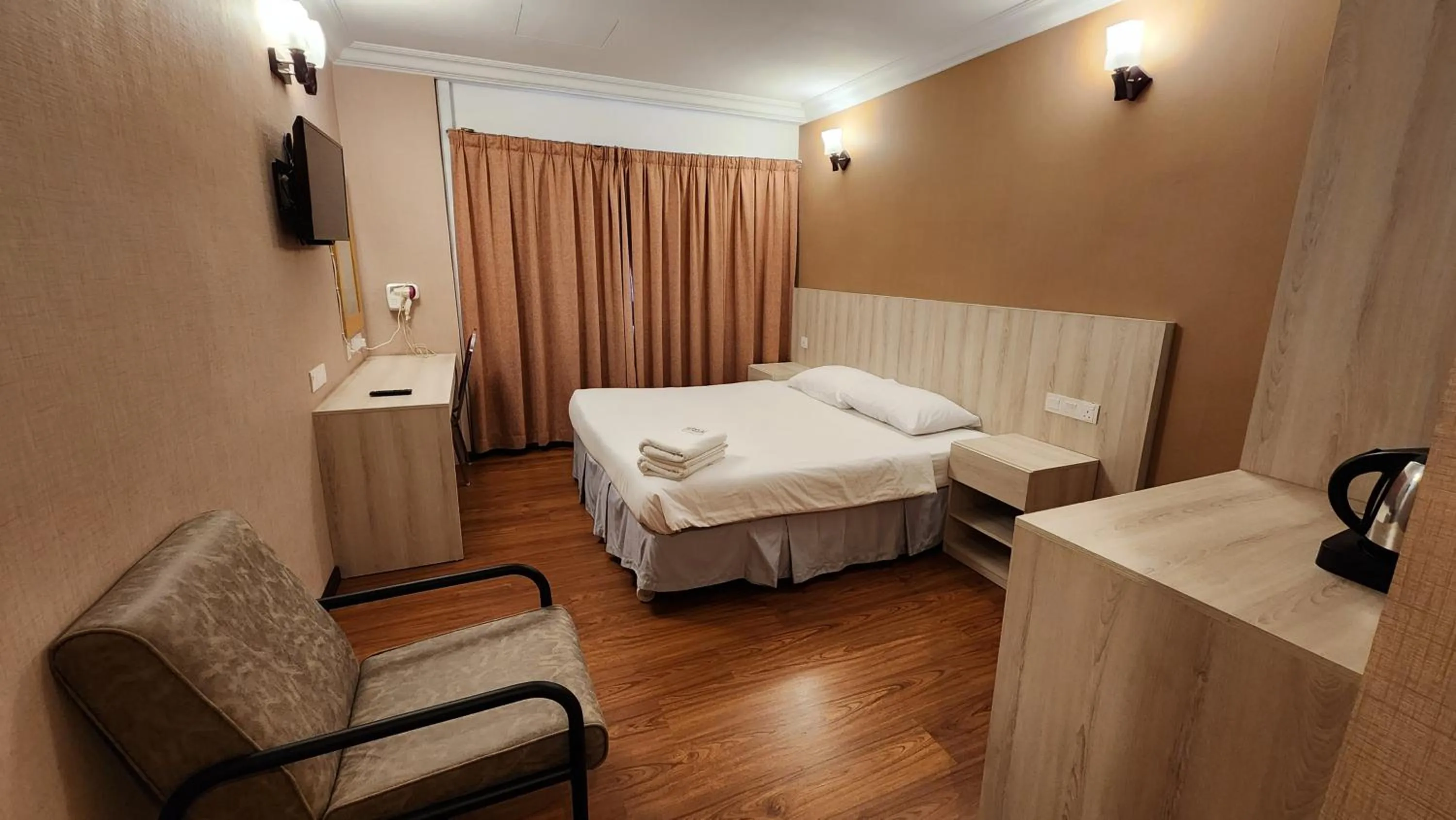 Photo of the whole room, Bed in Fair Park Premier