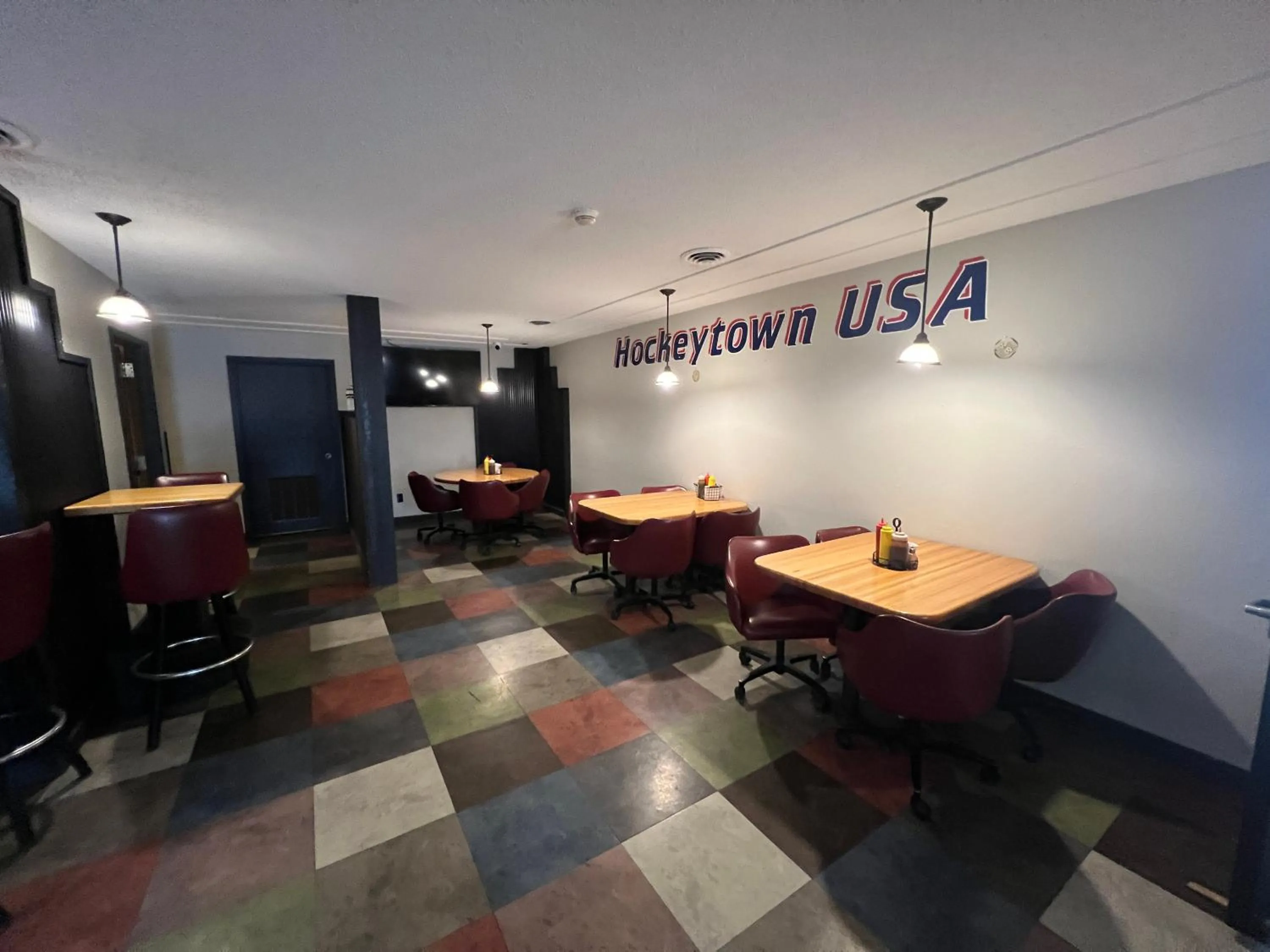 Restaurant/places to eat in The Patch Lodge