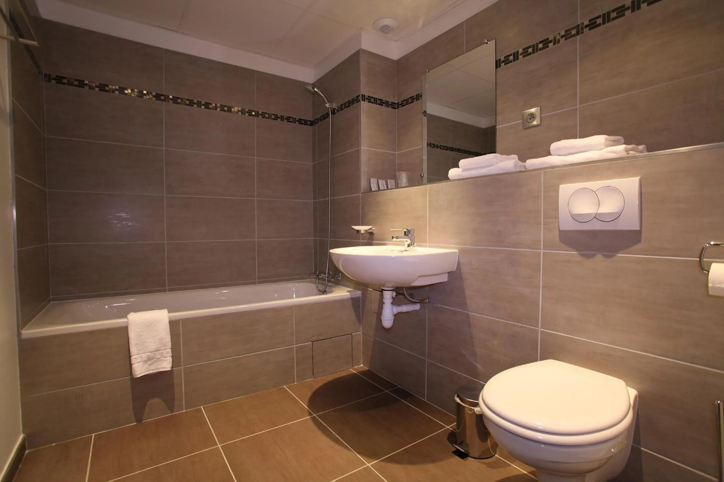 Bathroom in Hôtel Restaurant les Pielettes