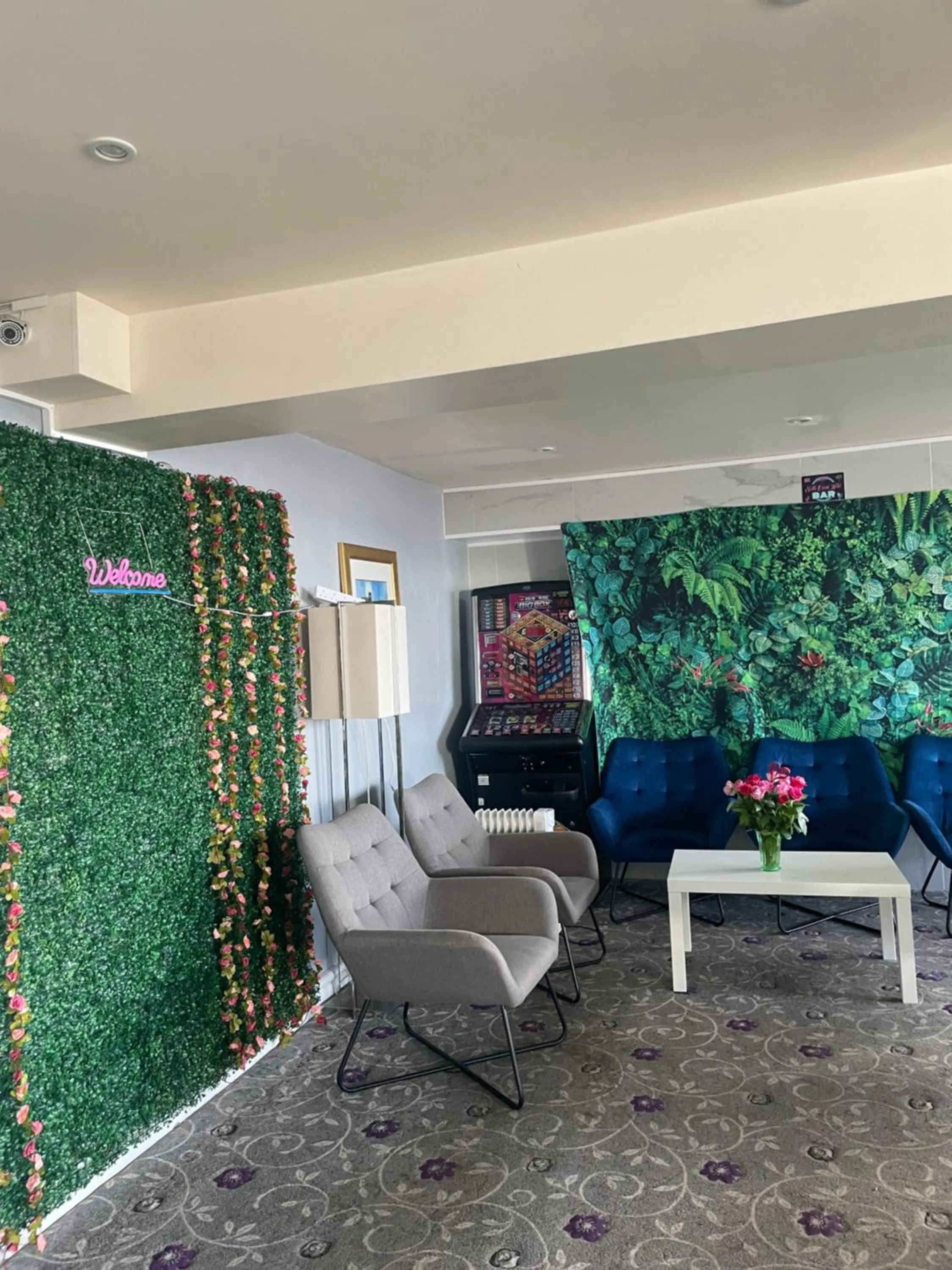 Seating area in North Ocean Hotel