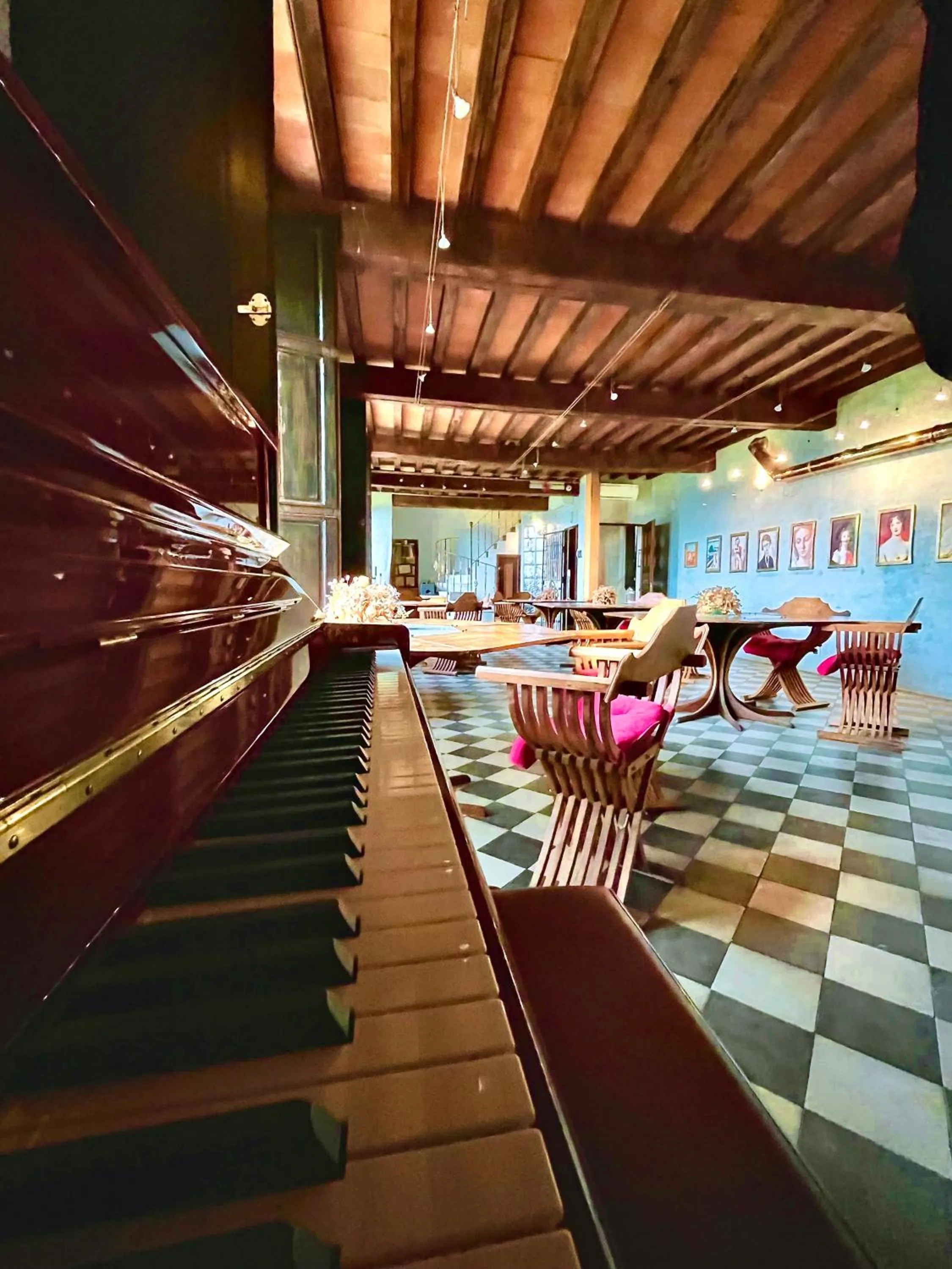 Restaurant/places to eat in Castello di Montalbano