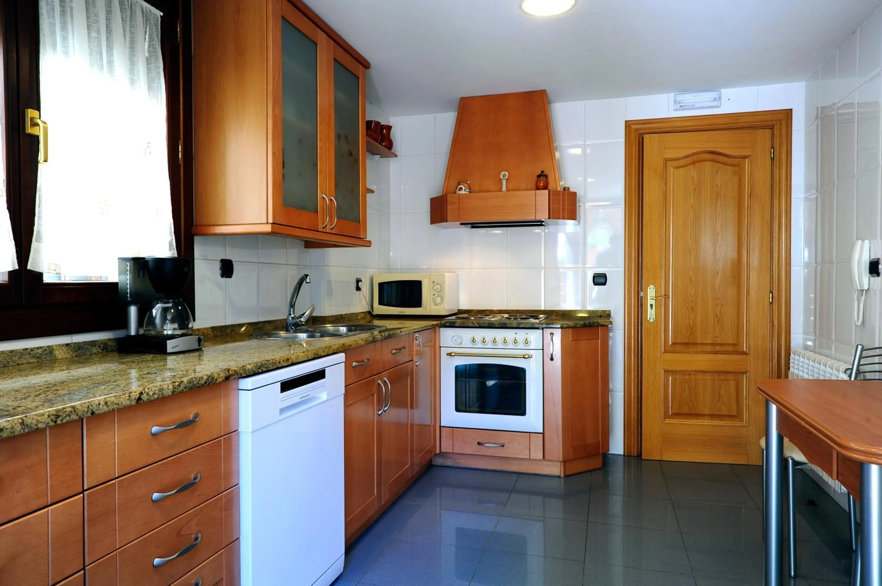 Communal kitchen in Lagunas de Urbión