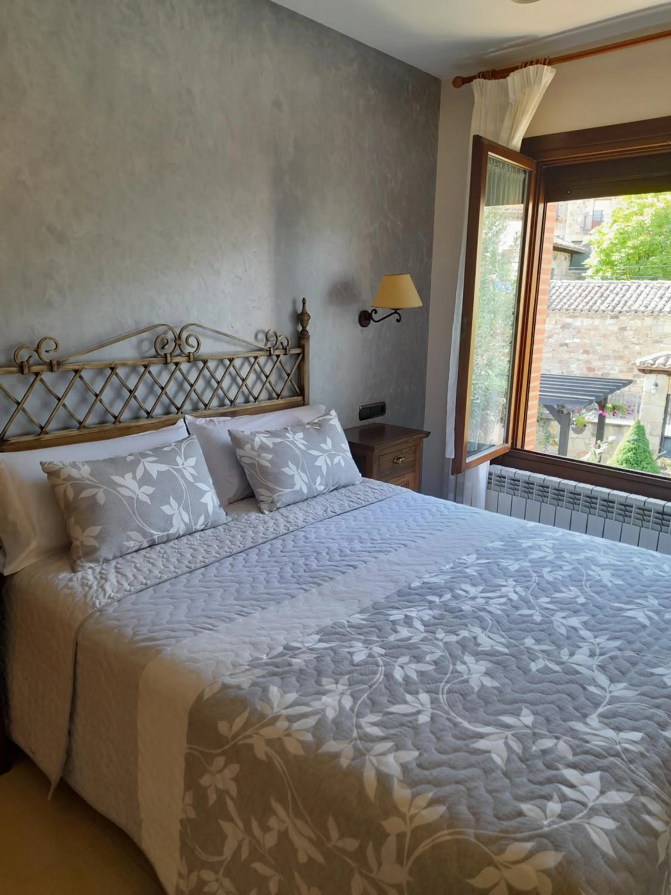 Bedroom, Bed in Lagunas de Urbión