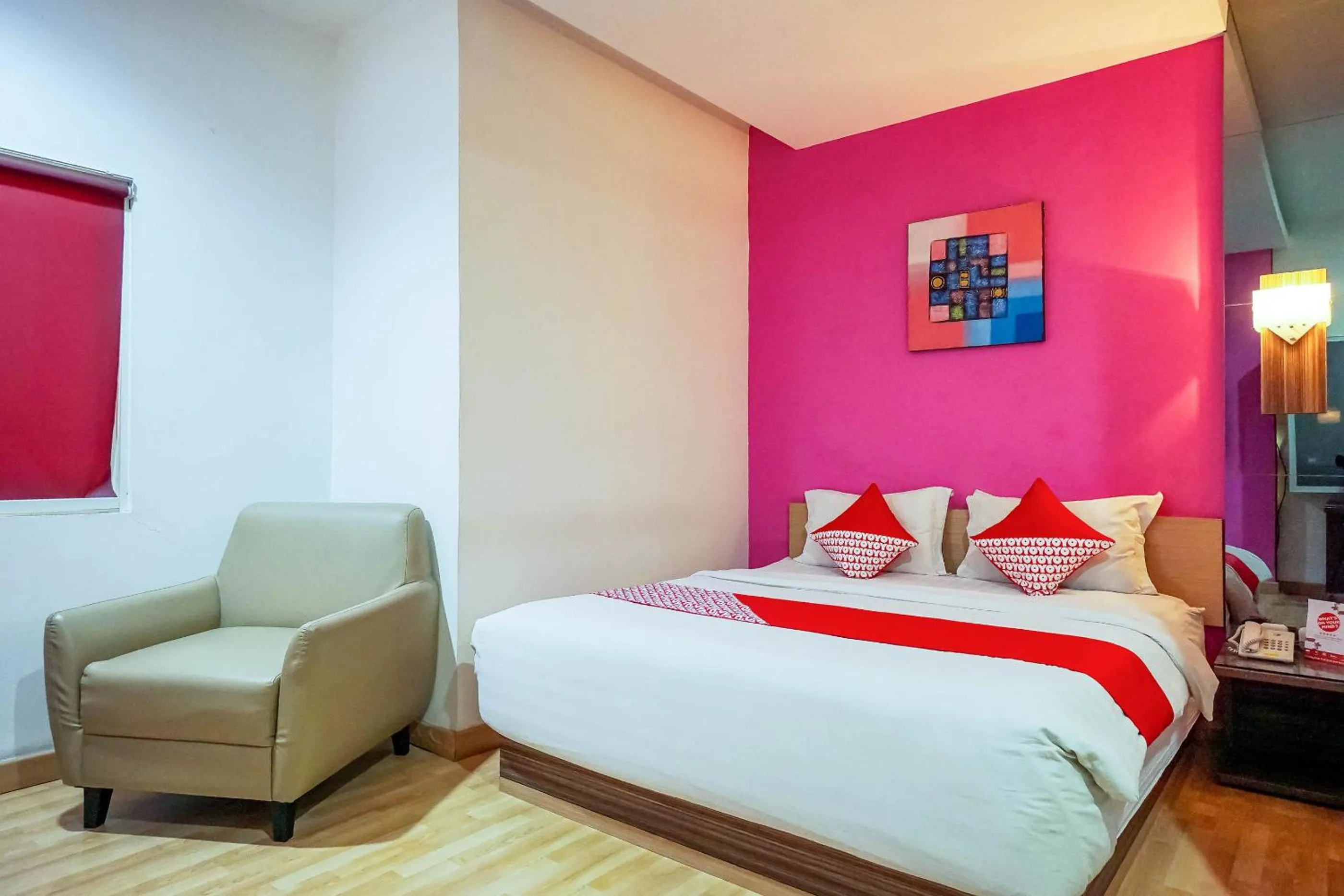 Bedroom in De Nearby Hotel