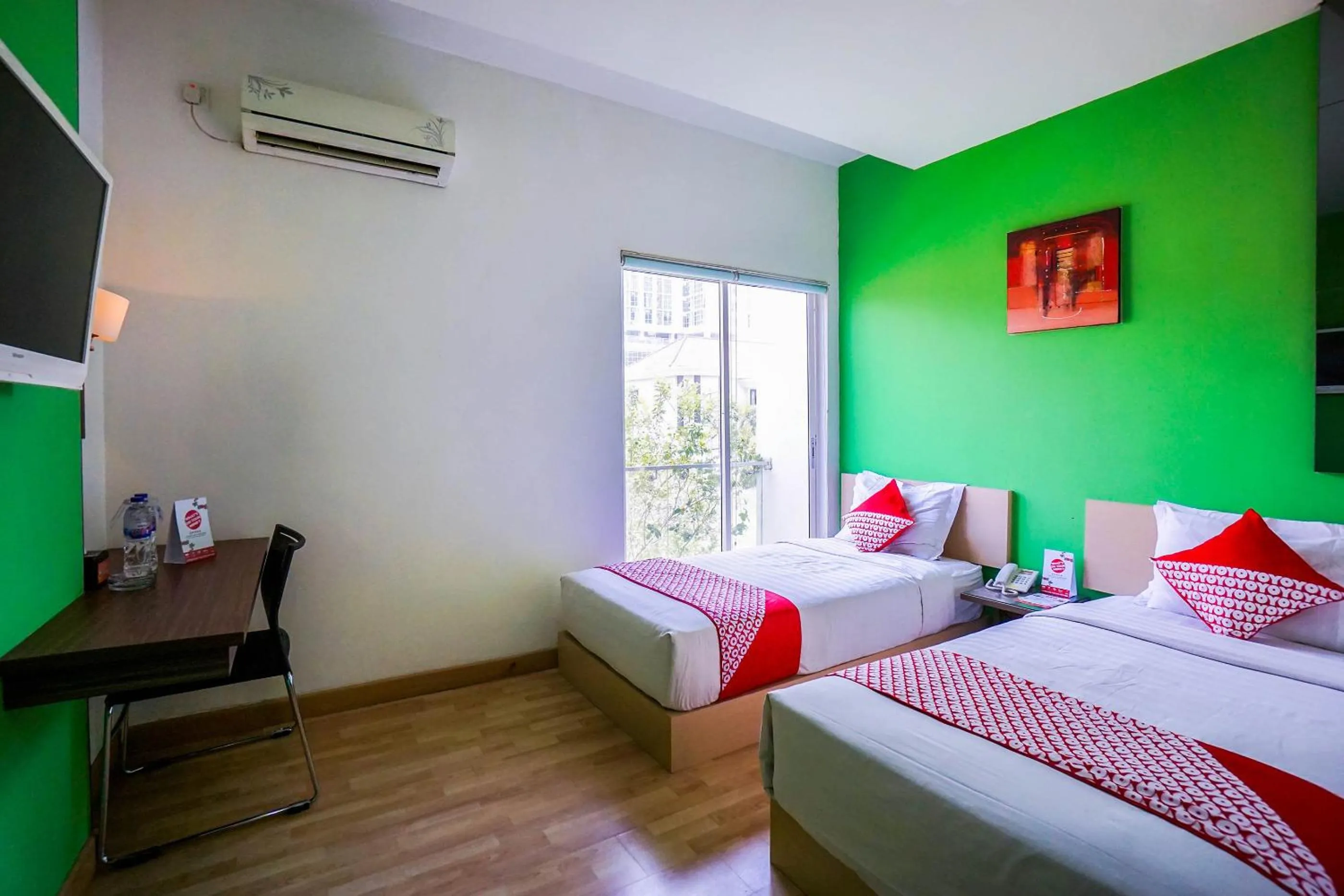 Bedroom in De Nearby Hotel