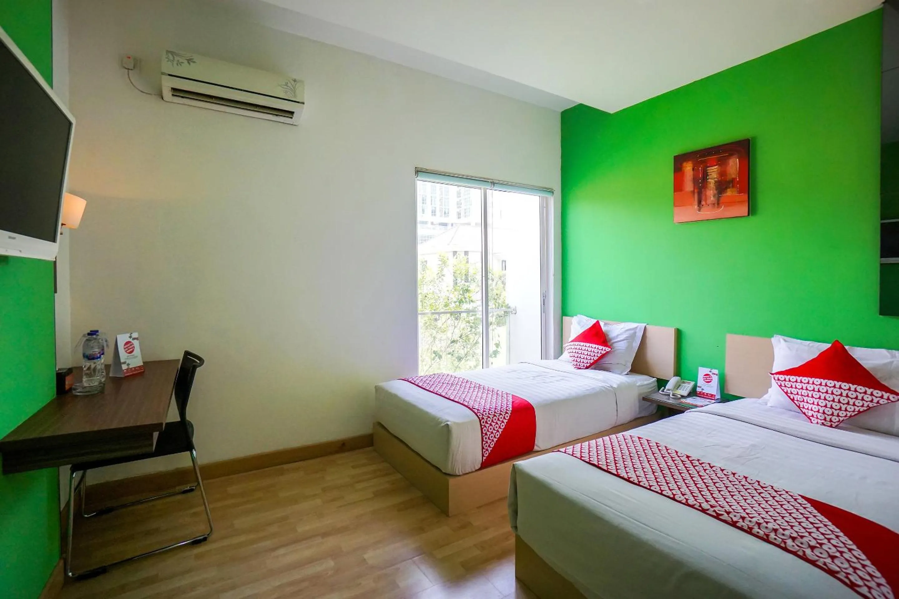 Bedroom in De Nearby Hotel