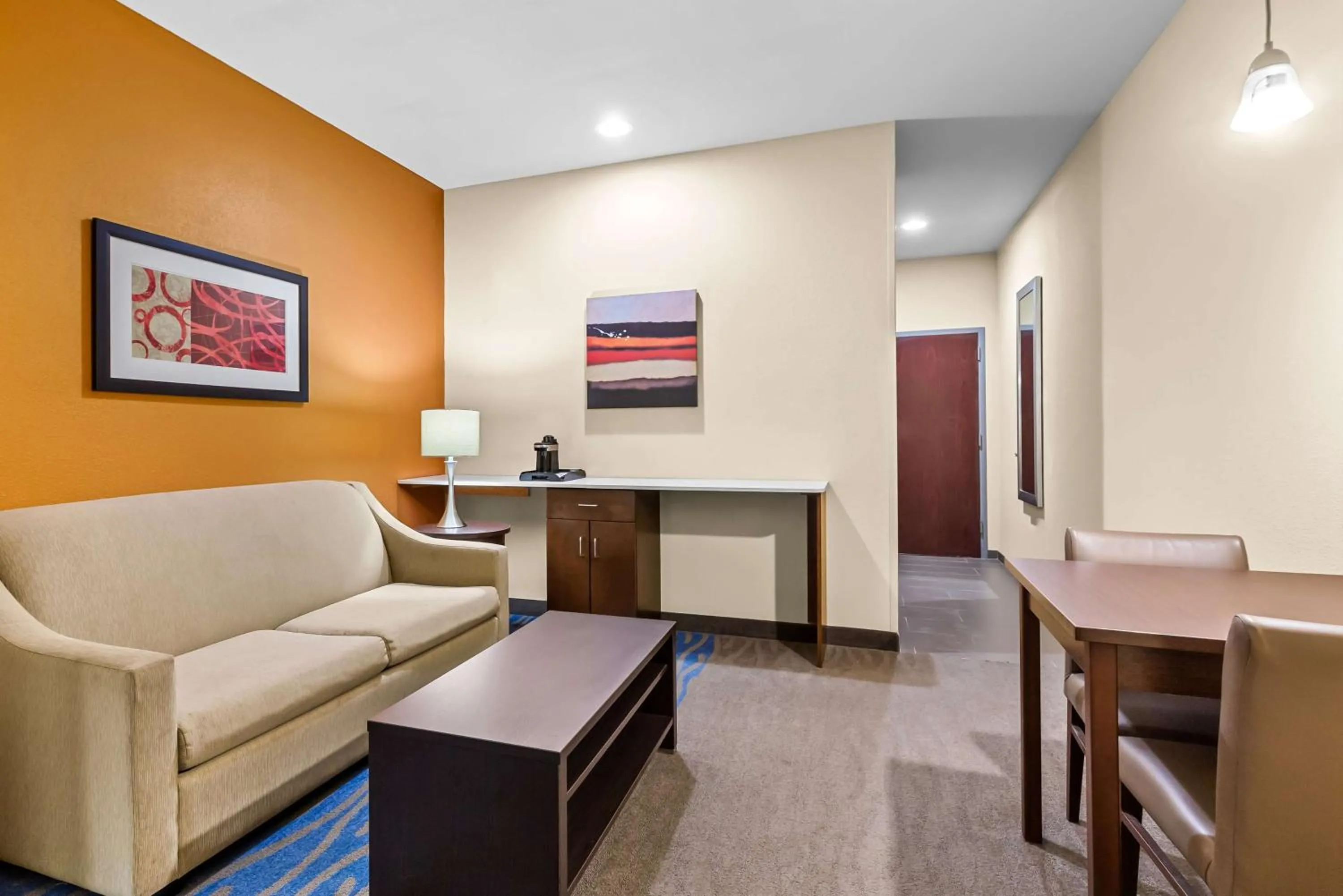 Bedroom in Best Western St. Louis Airport North Hotel & Suites