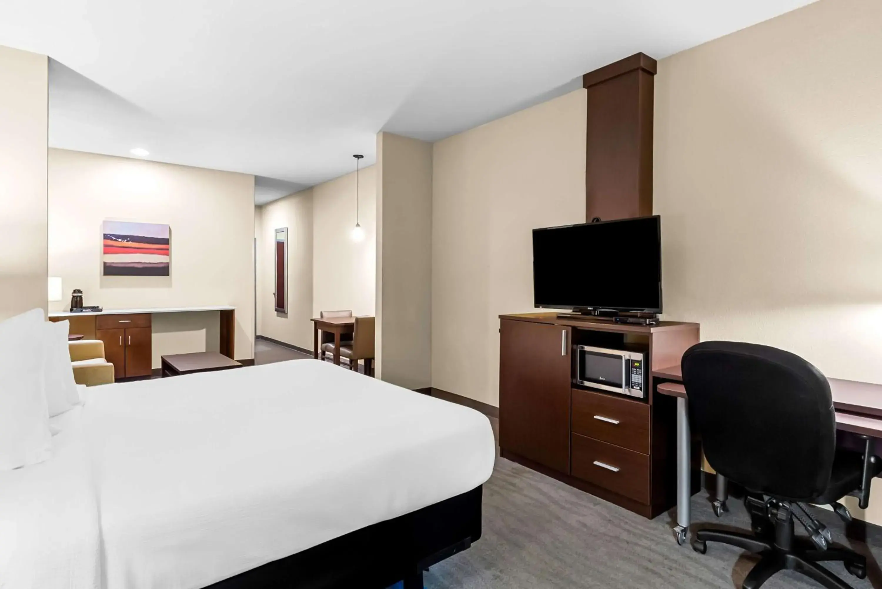 King Suite with Sofa Bed in Best Western St. Louis Airport North Hotel & Suites King Suite with Sofa Bed in Best Western St. Louis Airport North Hotel & Suites