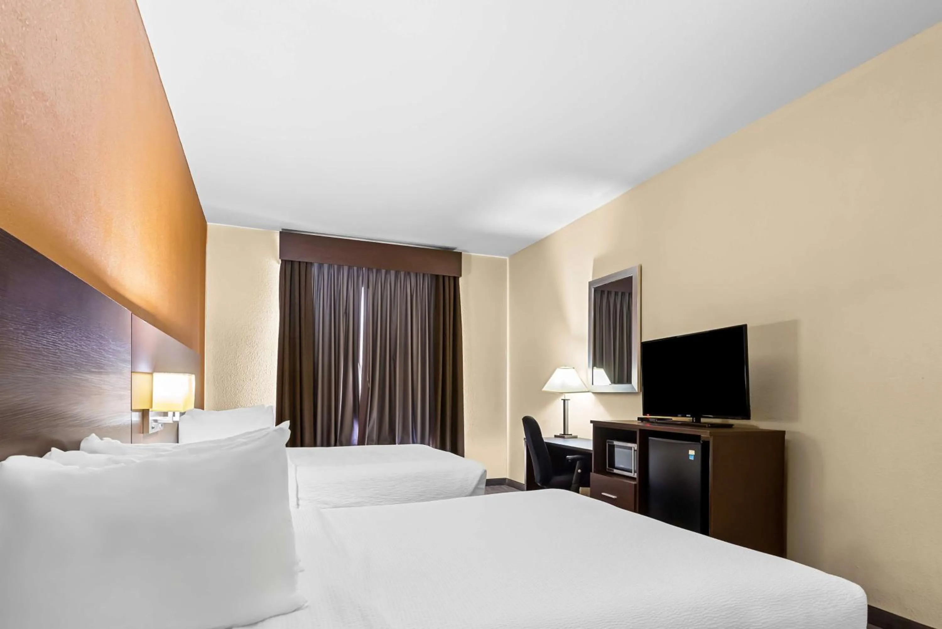 Bedroom, Bed in Best Western St. Louis Airport North Hotel & Suites