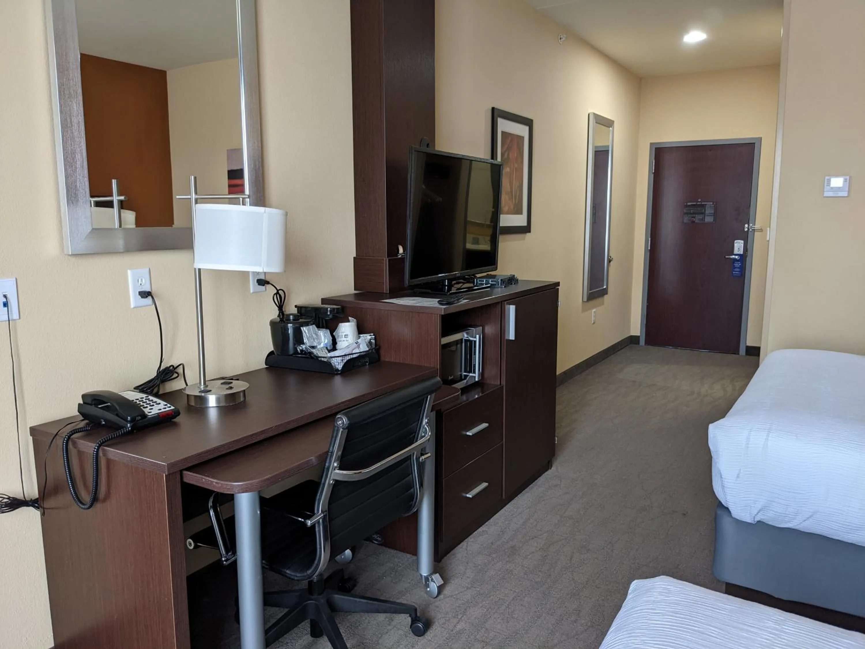 TV and multimedia, Bed in Best Western St. Louis Airport North Hotel & Suites