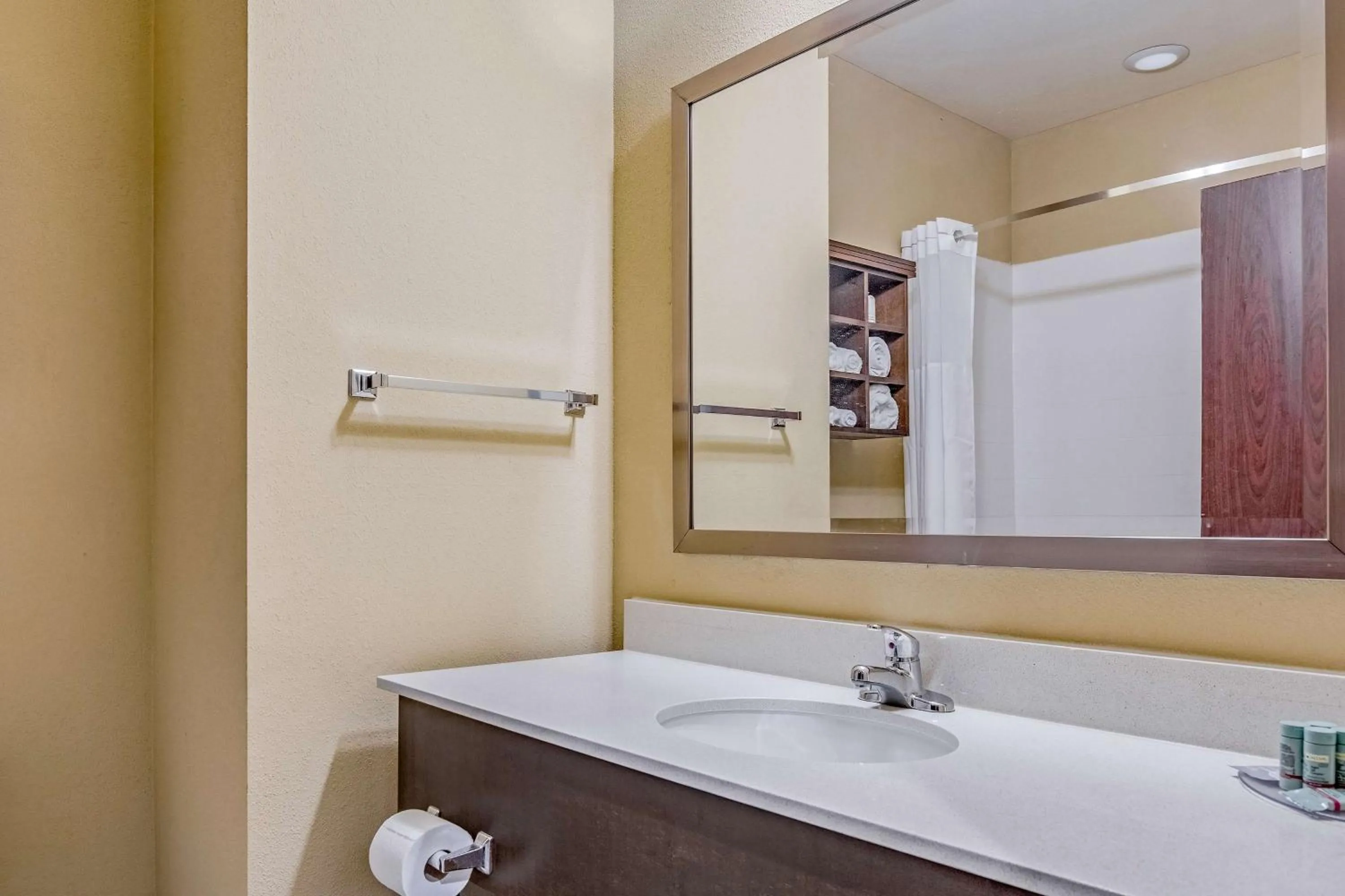 Bathroom in Best Western St. Louis Airport North Hotel & Suites