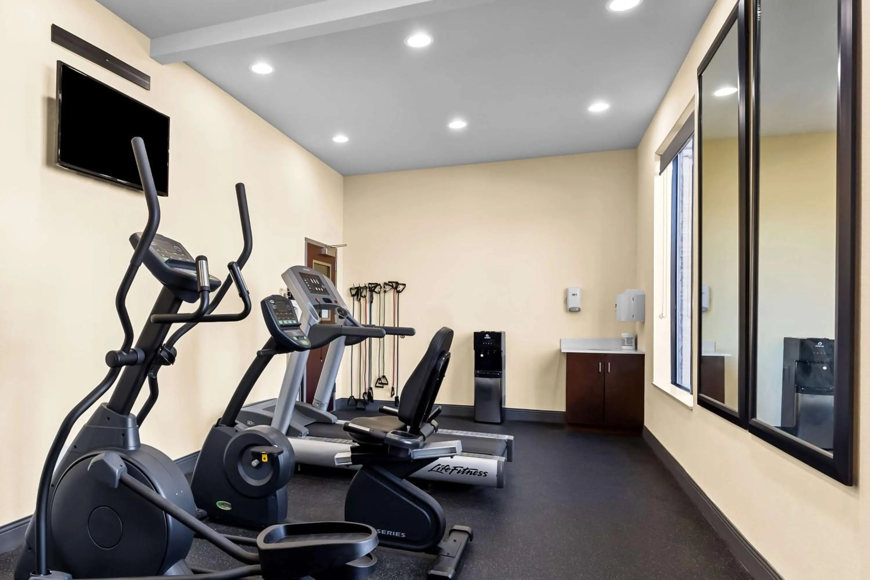Fitness centre/facilities in Best Western St. Louis Airport North Hotel & Suites