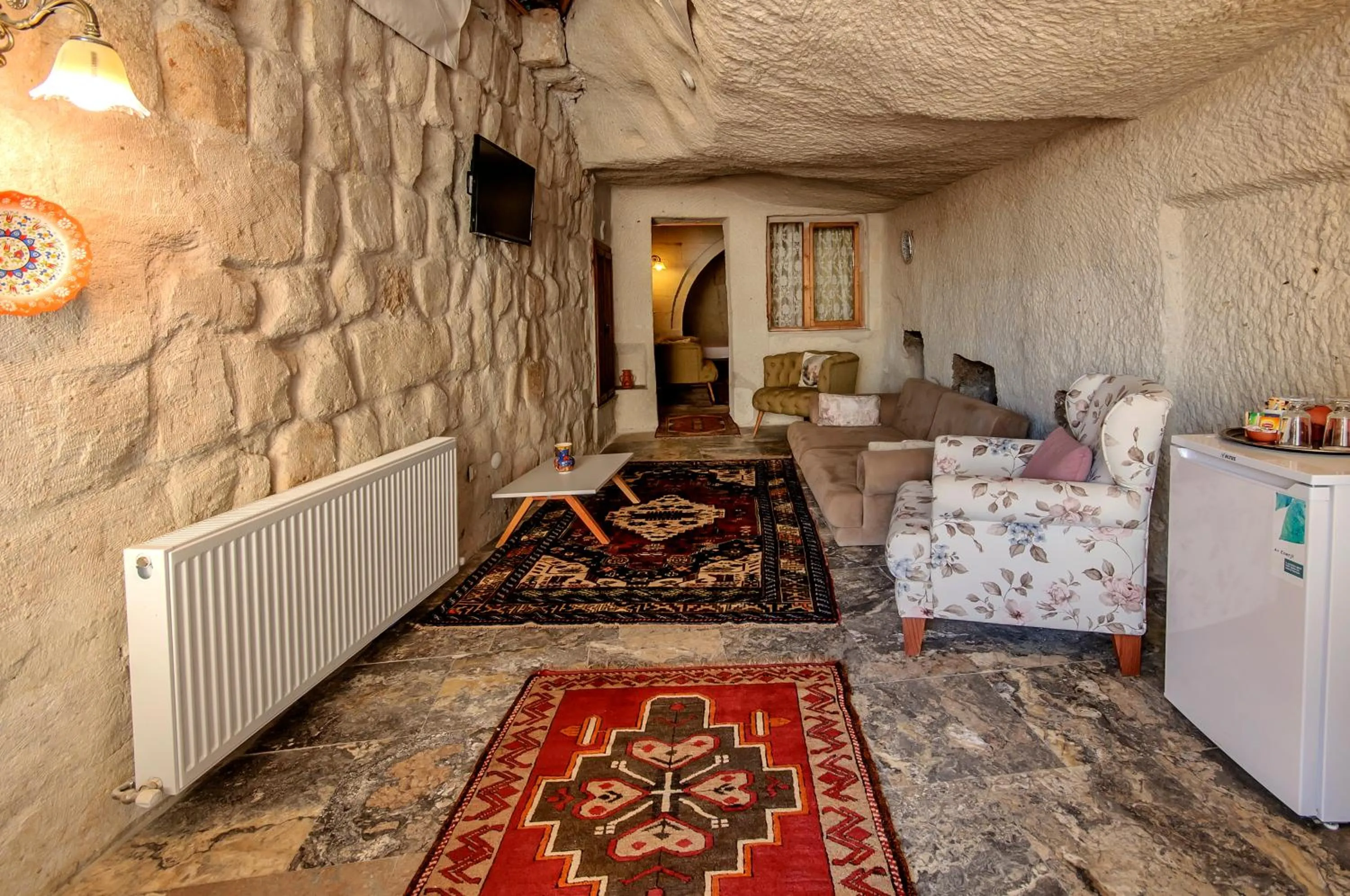 TV and multimedia in Nessa Cave Hotel