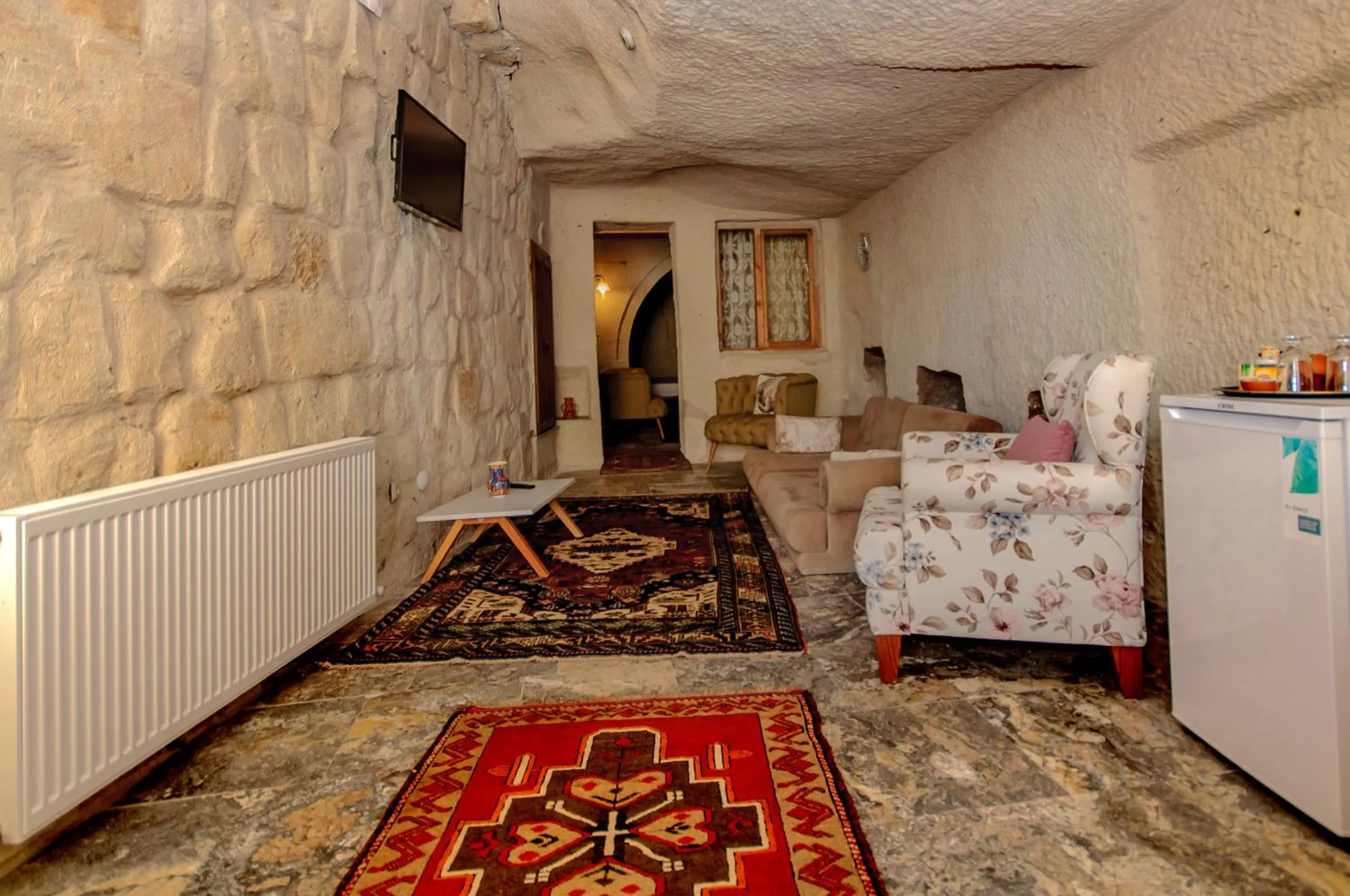 TV and multimedia in Nessa Cave Hotel