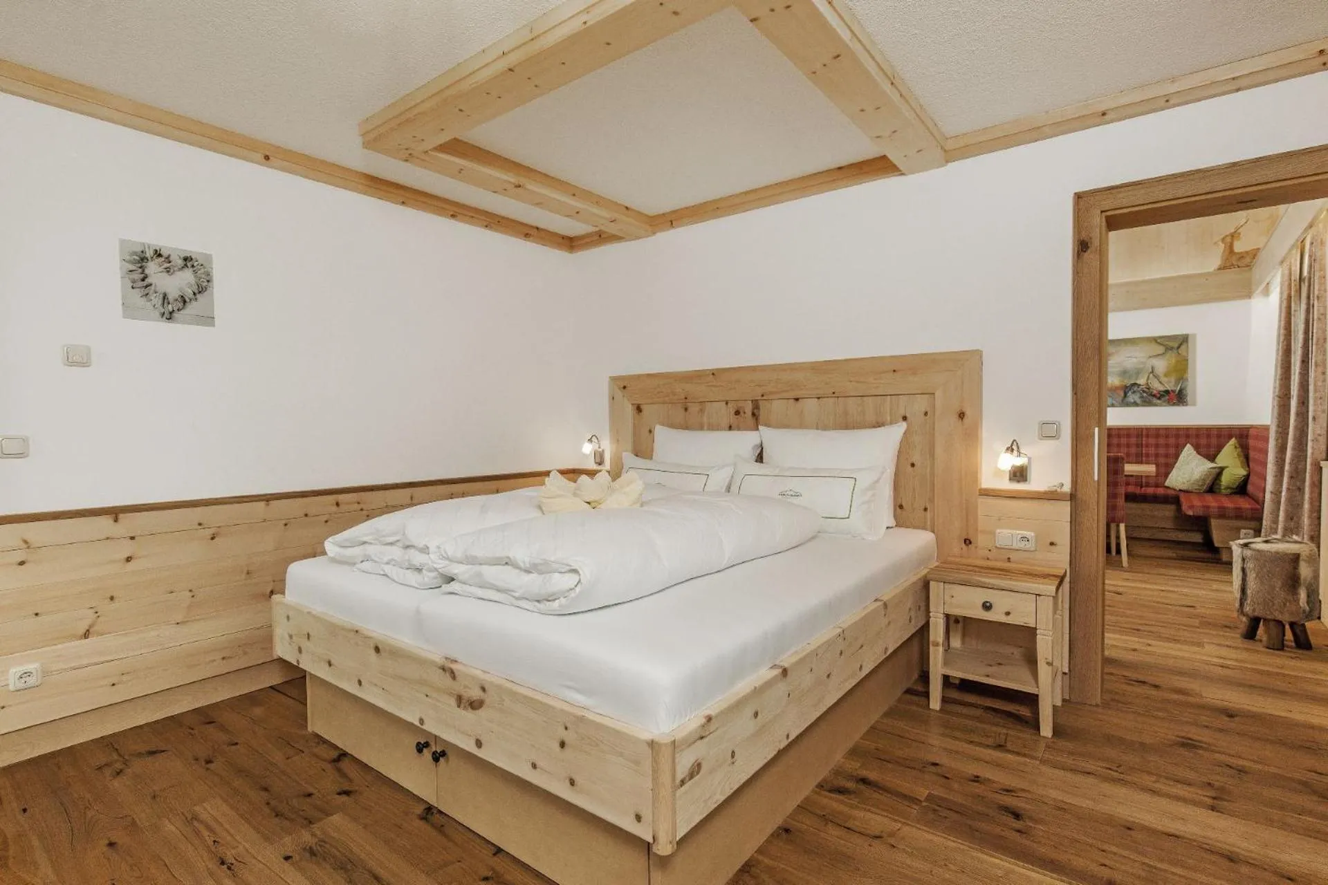 Bedroom, Bed in Bayern Chalets bei Salzburg und Berchtesgaden mit Whirlpool und Sauna