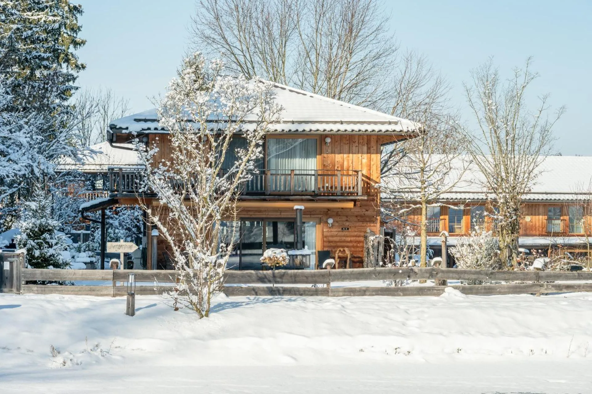 Property building in Bayern Chalets bei Salzburg und Berchtesgaden mit Whirlpool und Sauna