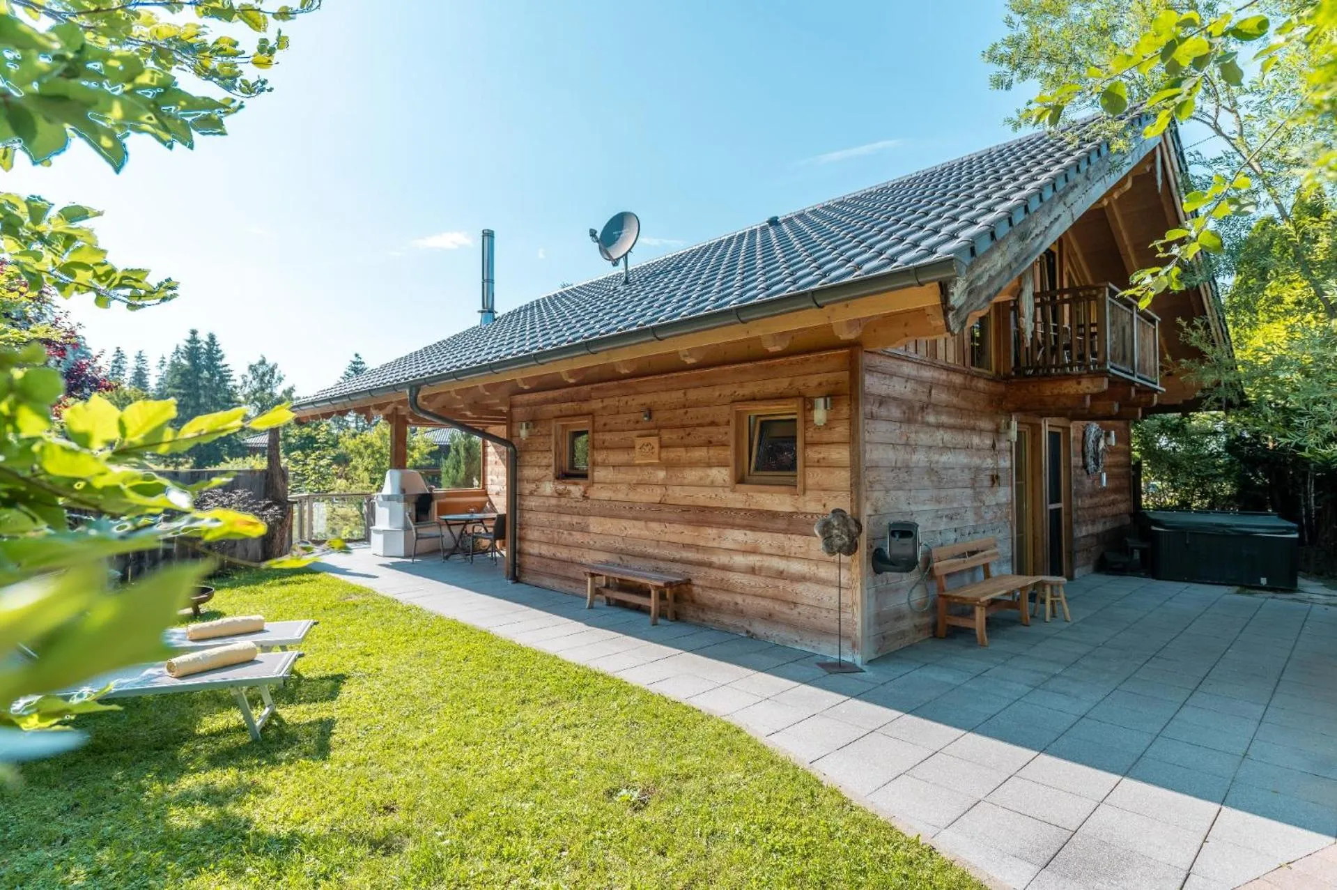 Property building in Bayern Chalets bei Salzburg und Berchtesgaden mit Whirlpool und Sauna