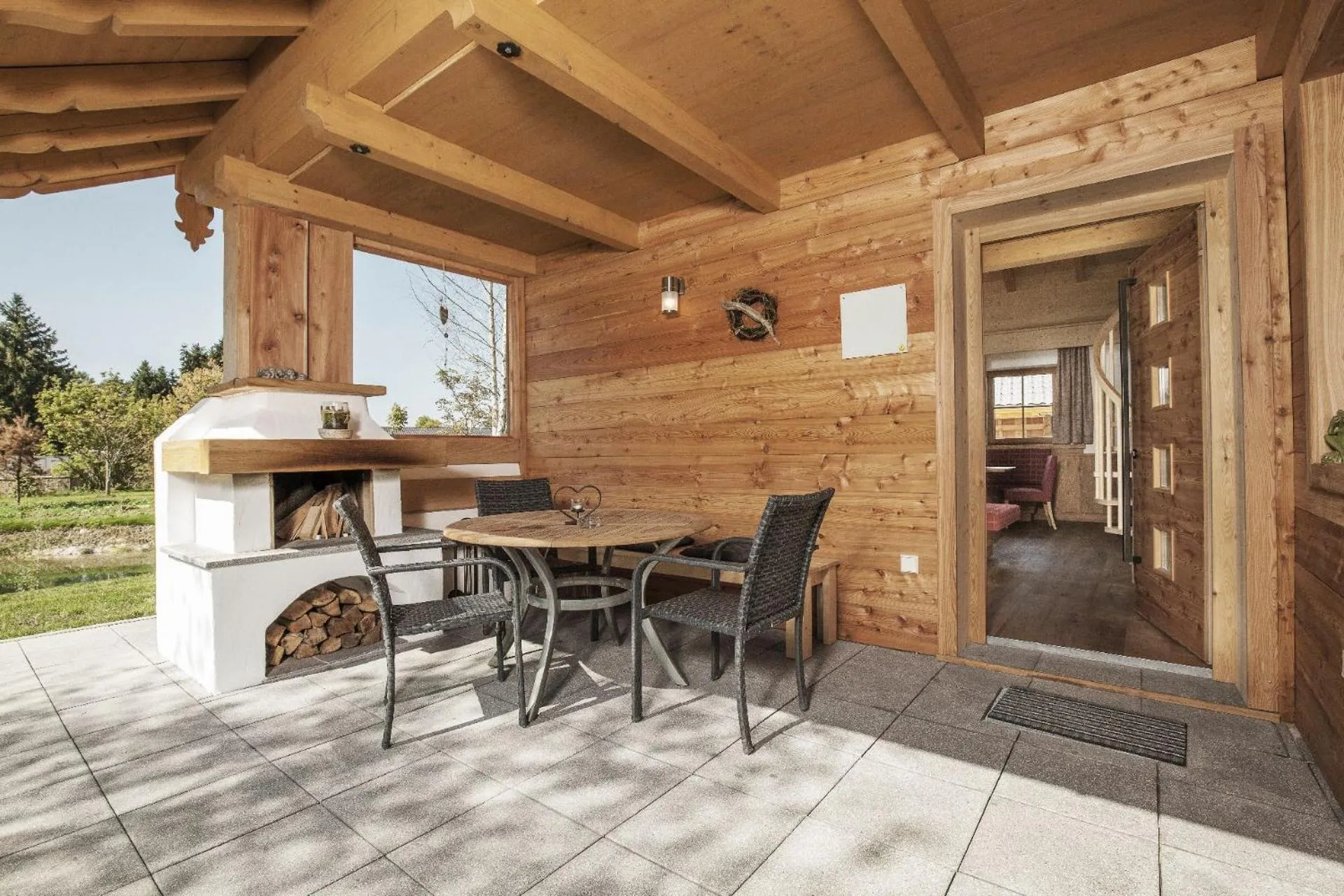 Balcony/Terrace in Bayern Chalets bei Salzburg und Berchtesgaden mit Whirlpool und Sauna