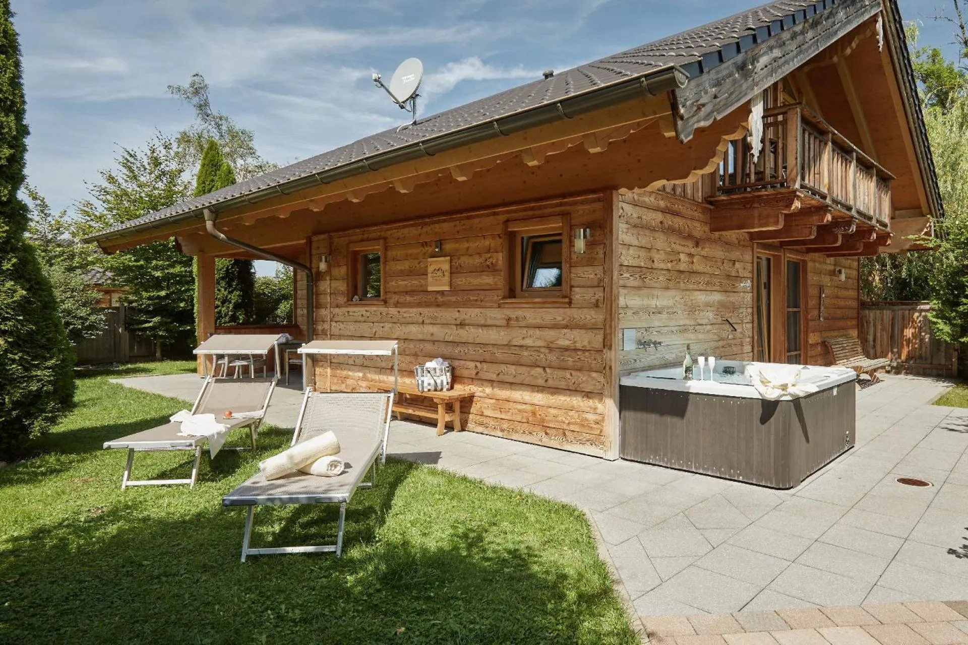 Property building in Bayern Chalets bei Salzburg und Berchtesgaden mit Whirlpool und Sauna