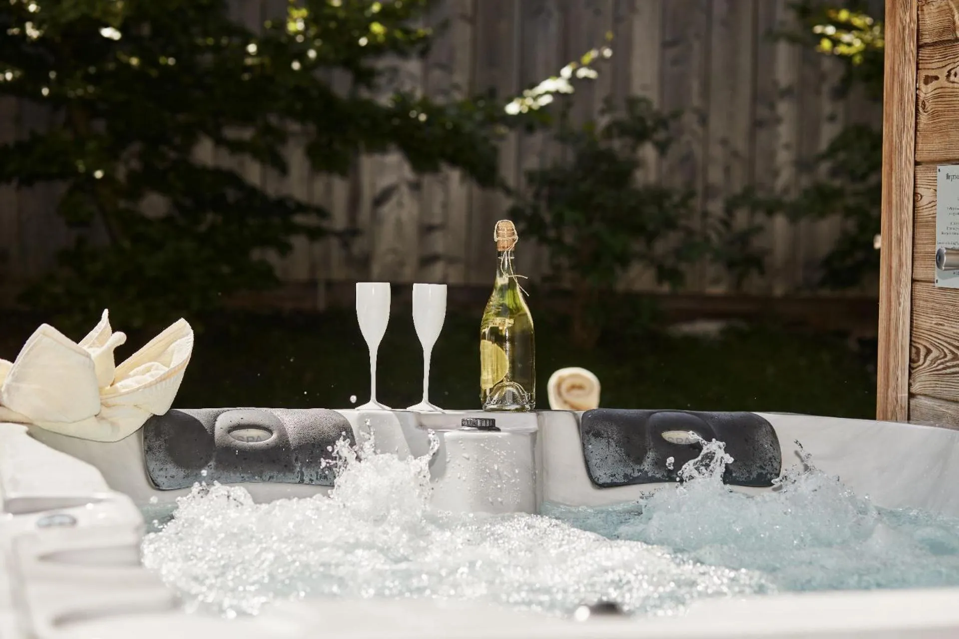 Hot Tub in Bayern Chalets bei Salzburg und Berchtesgaden mit Whirlpool und Sauna
