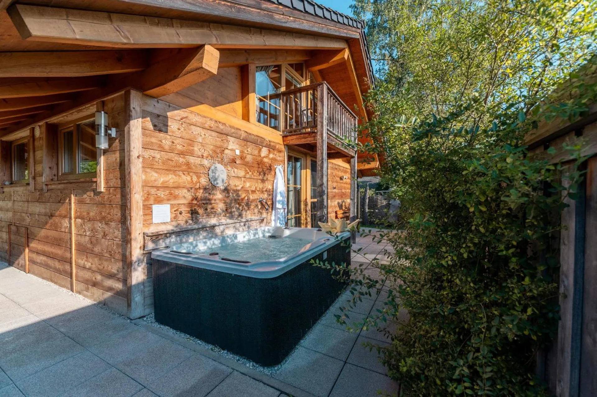 Hot Tub in Bayern Chalets bei Salzburg und Berchtesgaden mit Whirlpool und Sauna
