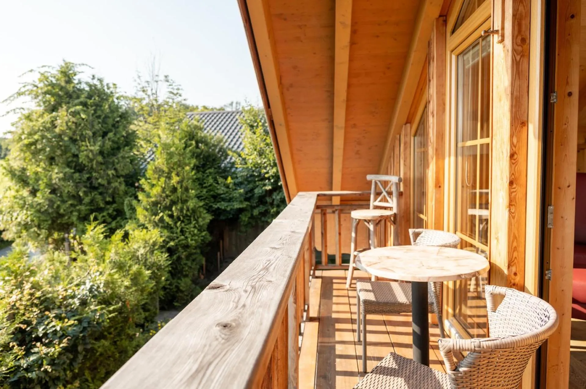 Balcony/Terrace in Bayern Chalets bei Salzburg und Berchtesgaden mit Whirlpool und Sauna