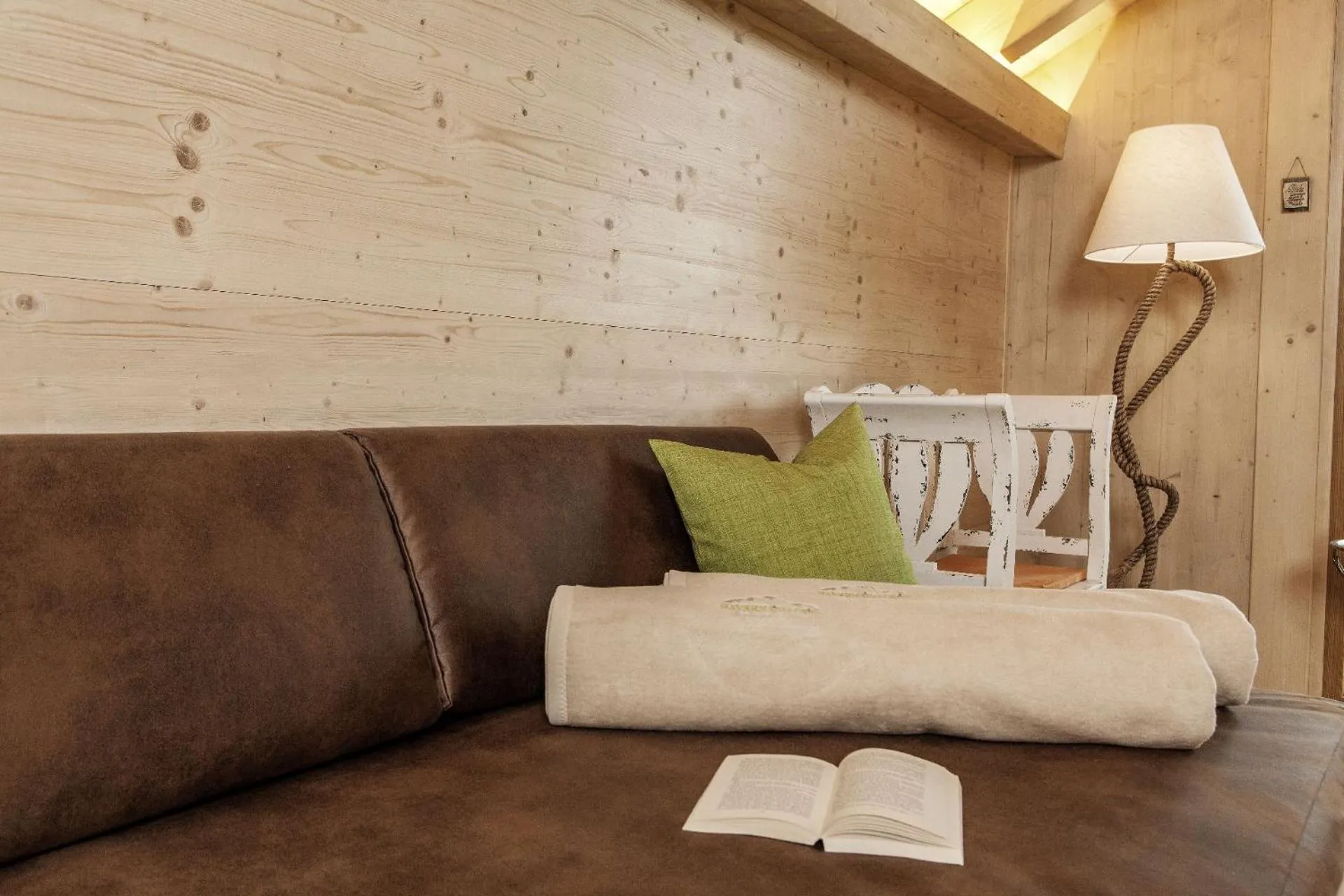 Living room in Bayern Chalets bei Salzburg und Berchtesgaden mit Whirlpool und Sauna