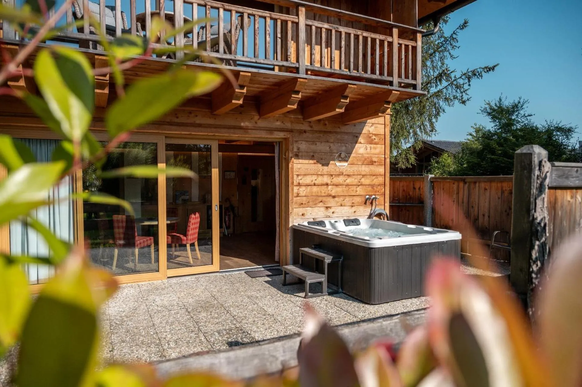Balcony/Terrace in Bayern Chalets bei Salzburg und Berchtesgaden mit Whirlpool und Sauna