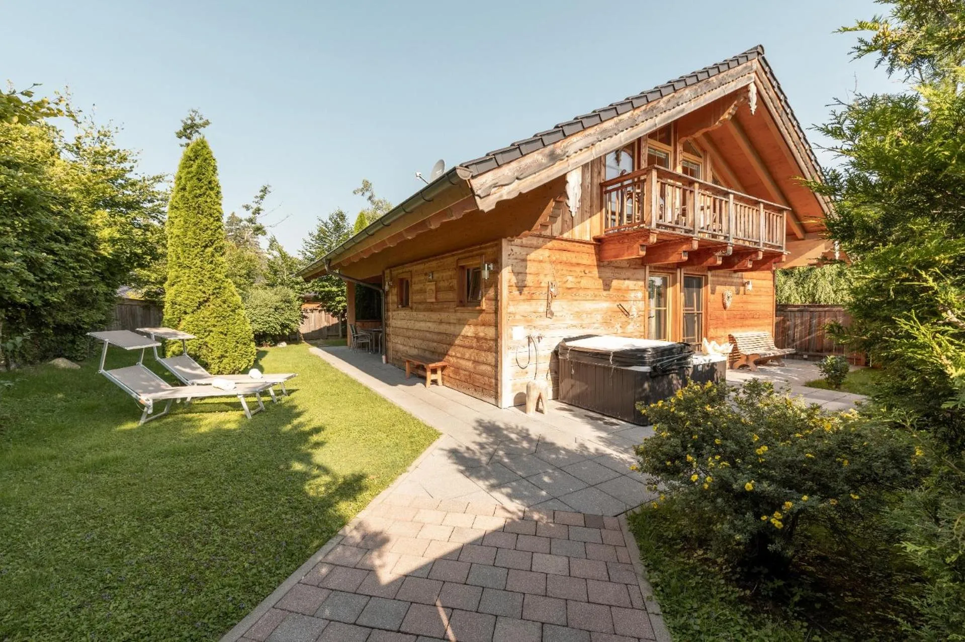Property building in Bayern Chalets bei Salzburg und Berchtesgaden mit Whirlpool und Sauna