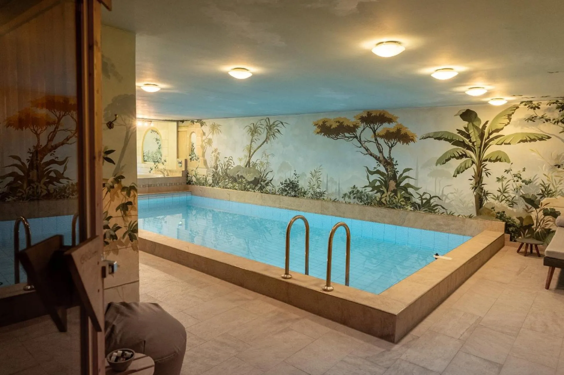 Swimming pool in Bayern Chalets bei Salzburg und Berchtesgaden mit Whirlpool und Sauna
