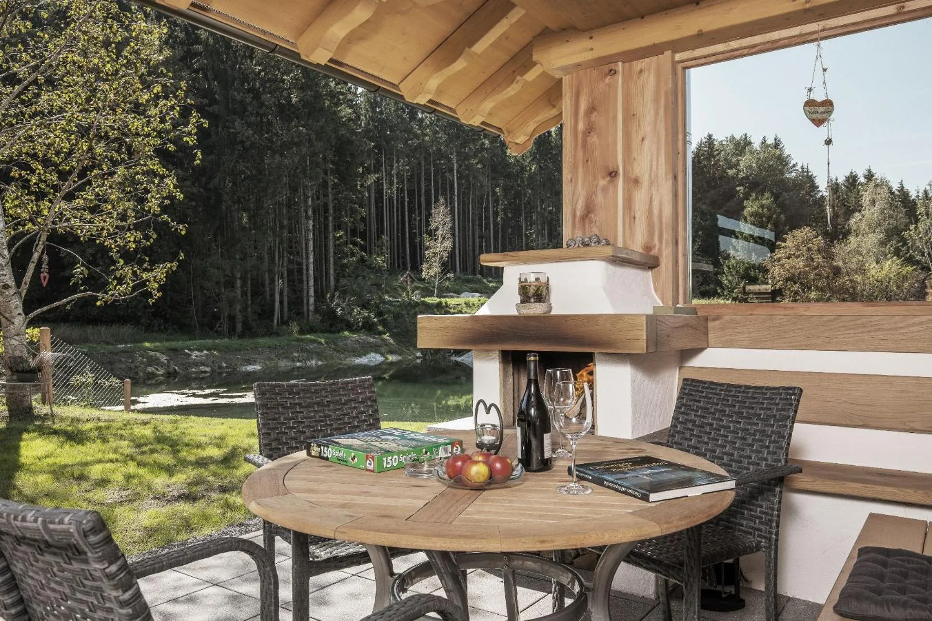Balcony/Terrace in Bayern Chalets bei Salzburg und Berchtesgaden mit Whirlpool und Sauna