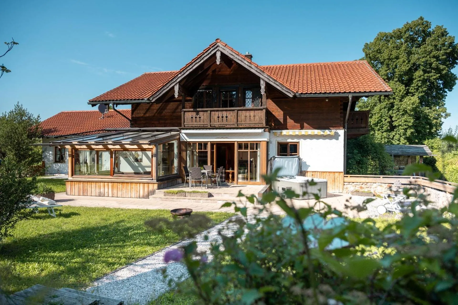 Property building in Bayern Chalets bei Salzburg und Berchtesgaden mit Whirlpool und Sauna